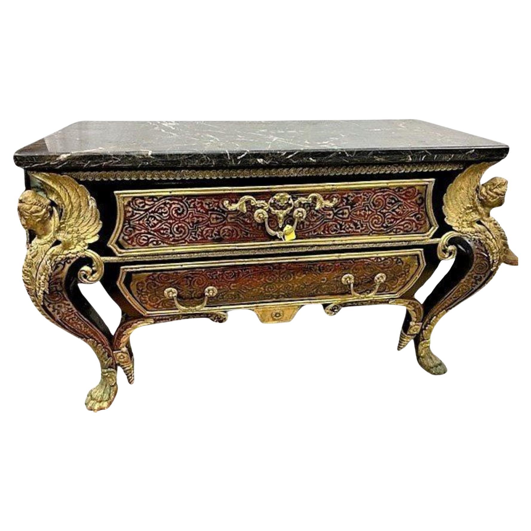 Französische Louis XV.-Kommode/Schubladenkommode aus vergoldeter Bronze mit Schildpatt-Boulle-Motiv