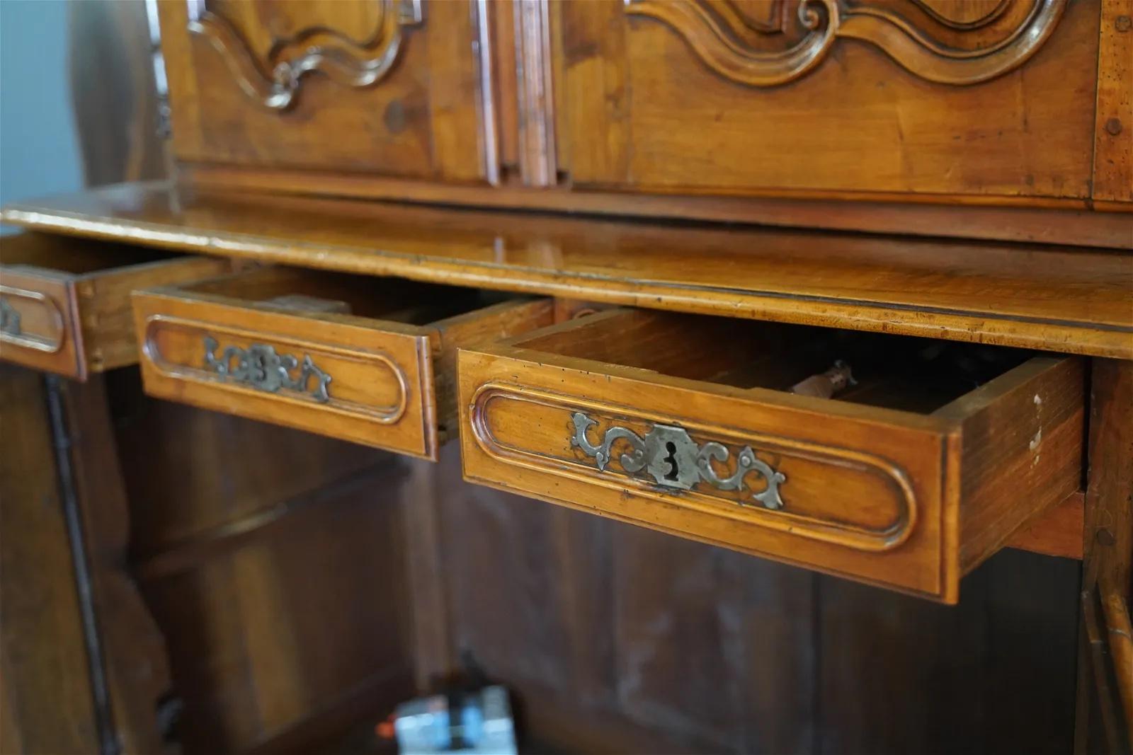 Louis XV French Provincial Hand Carved Walnut Buffet a Deux Corps Late 1700's For Sale 8