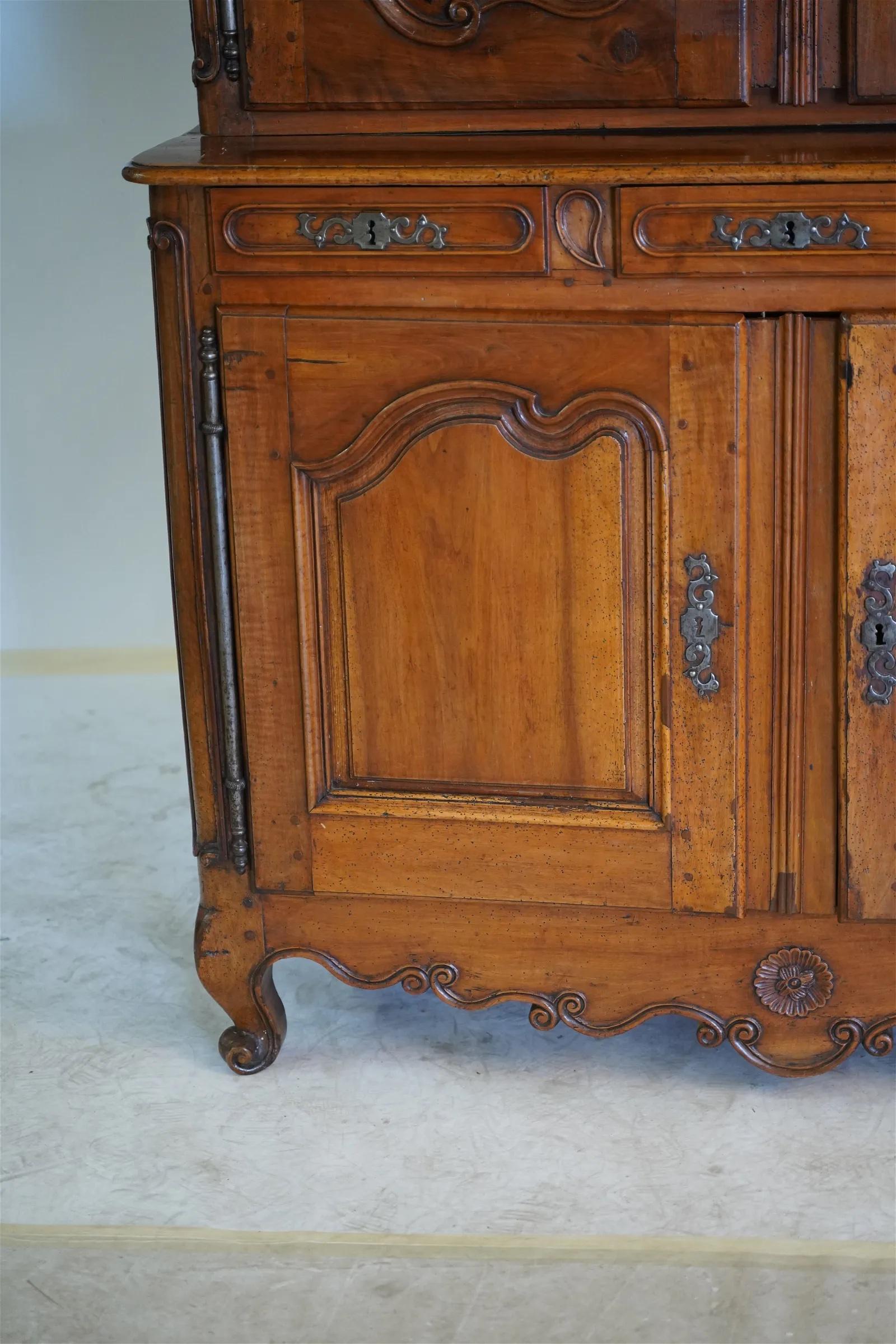 18th Century Louis XV French Provincial Hand Carved Walnut Buffet a Deux Corps Late 1700's For Sale