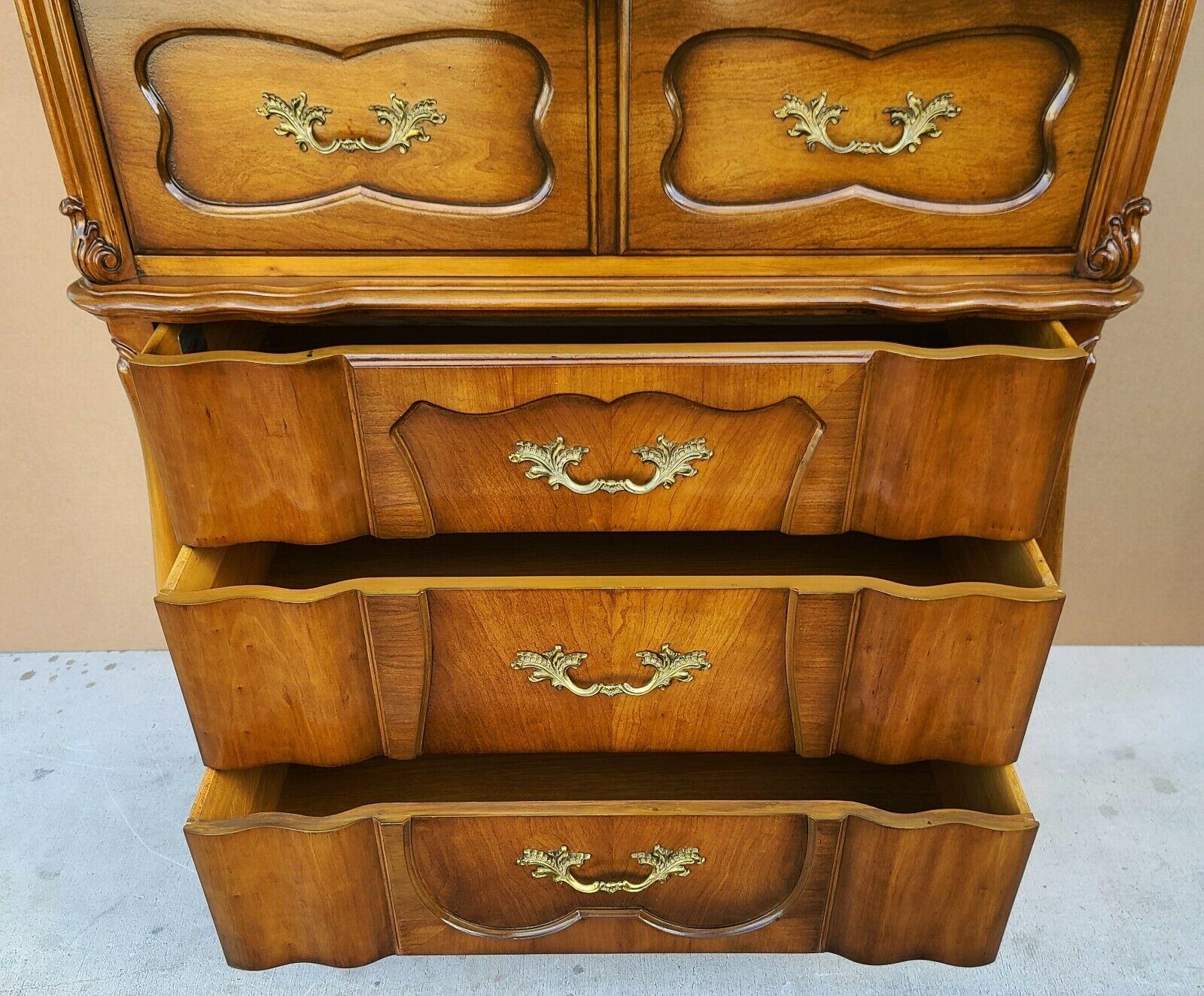 Louis XV French Provincial Sculptural Highboy Dresser by Daniel Jones In Good Condition For Sale In Lake Worth, FL