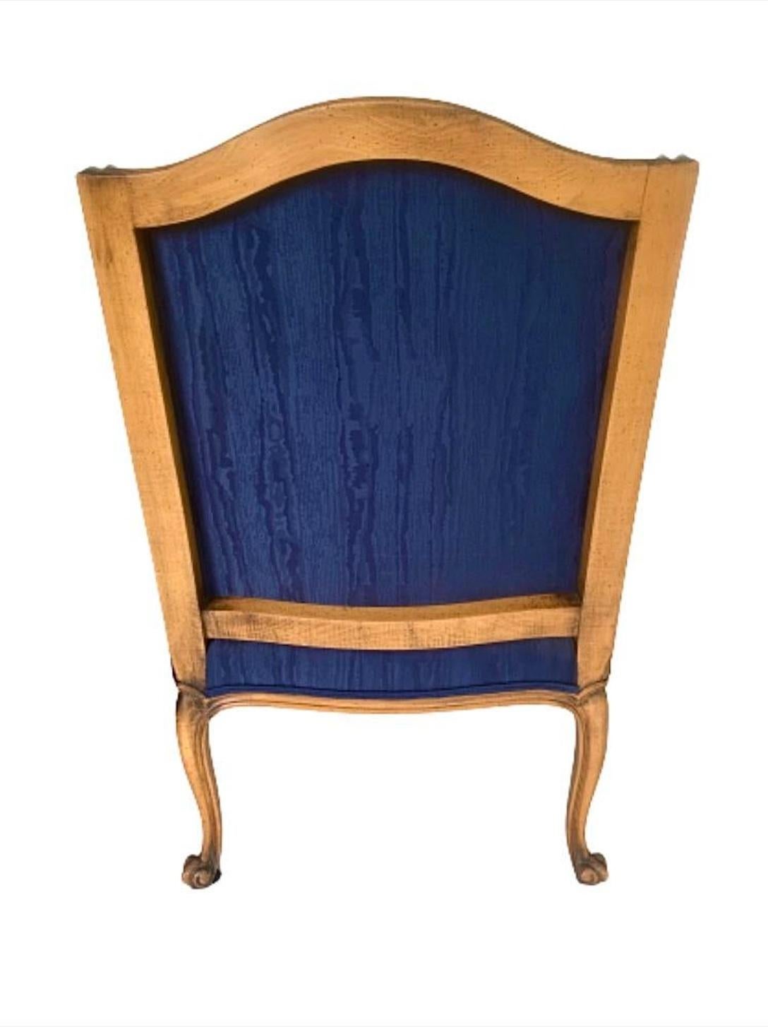 Gepolsterte Louis XV.-Loungesessel aus Nussbaumholz im französischen Louis XV.-Stil, Paar im Angebot 4
