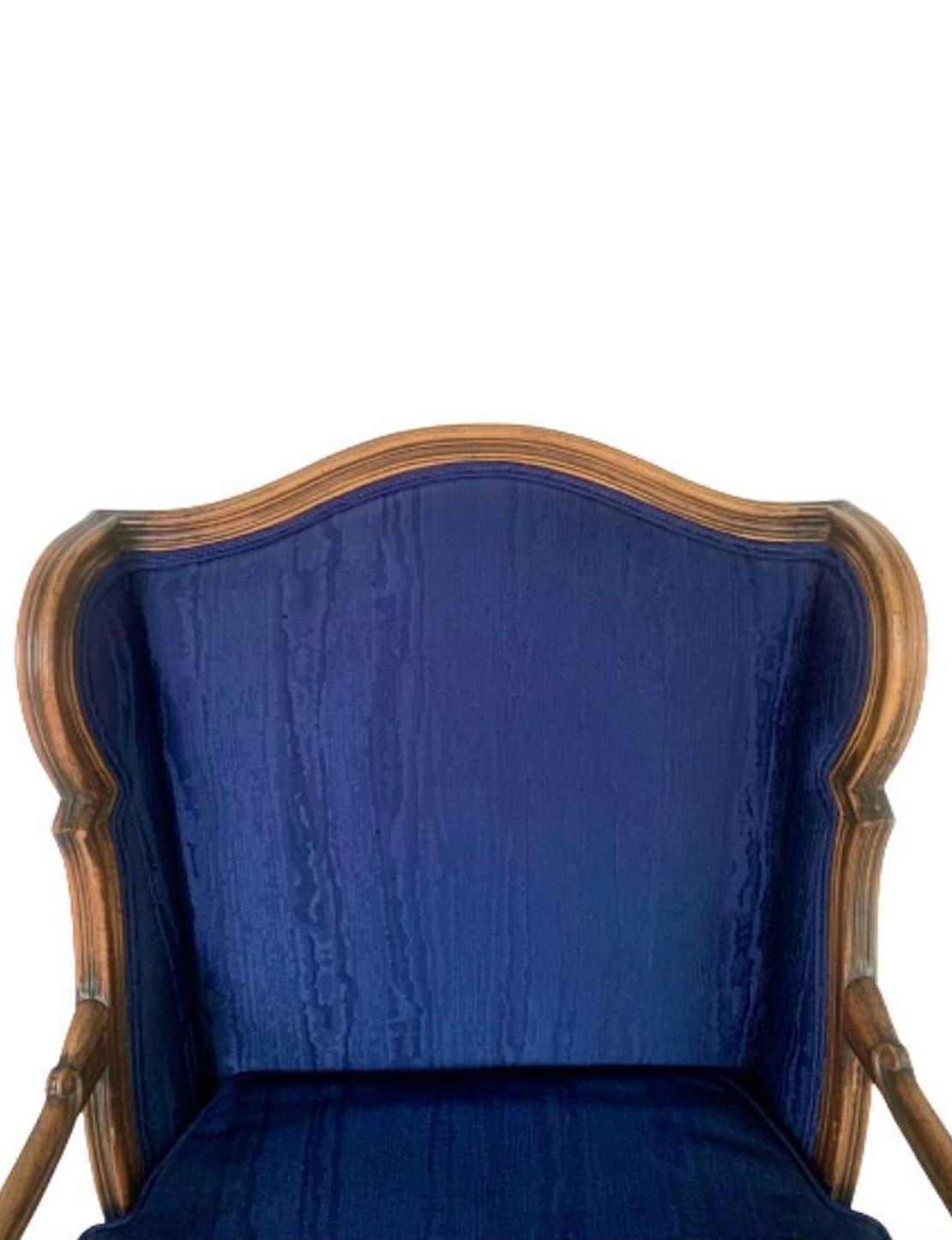 Gepolsterte Louis XV.-Loungesessel aus Nussbaumholz im französischen Louis XV.-Stil, Paar (20. Jahrhundert) im Angebot