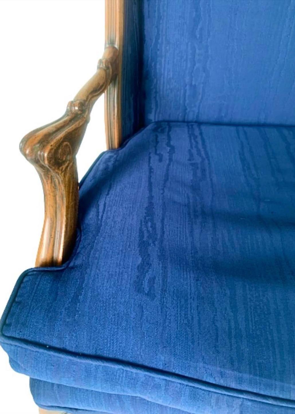 Gepolsterte Louis XV.-Loungesessel aus Nussbaumholz im französischen Louis XV.-Stil, Paar (Polster) im Angebot