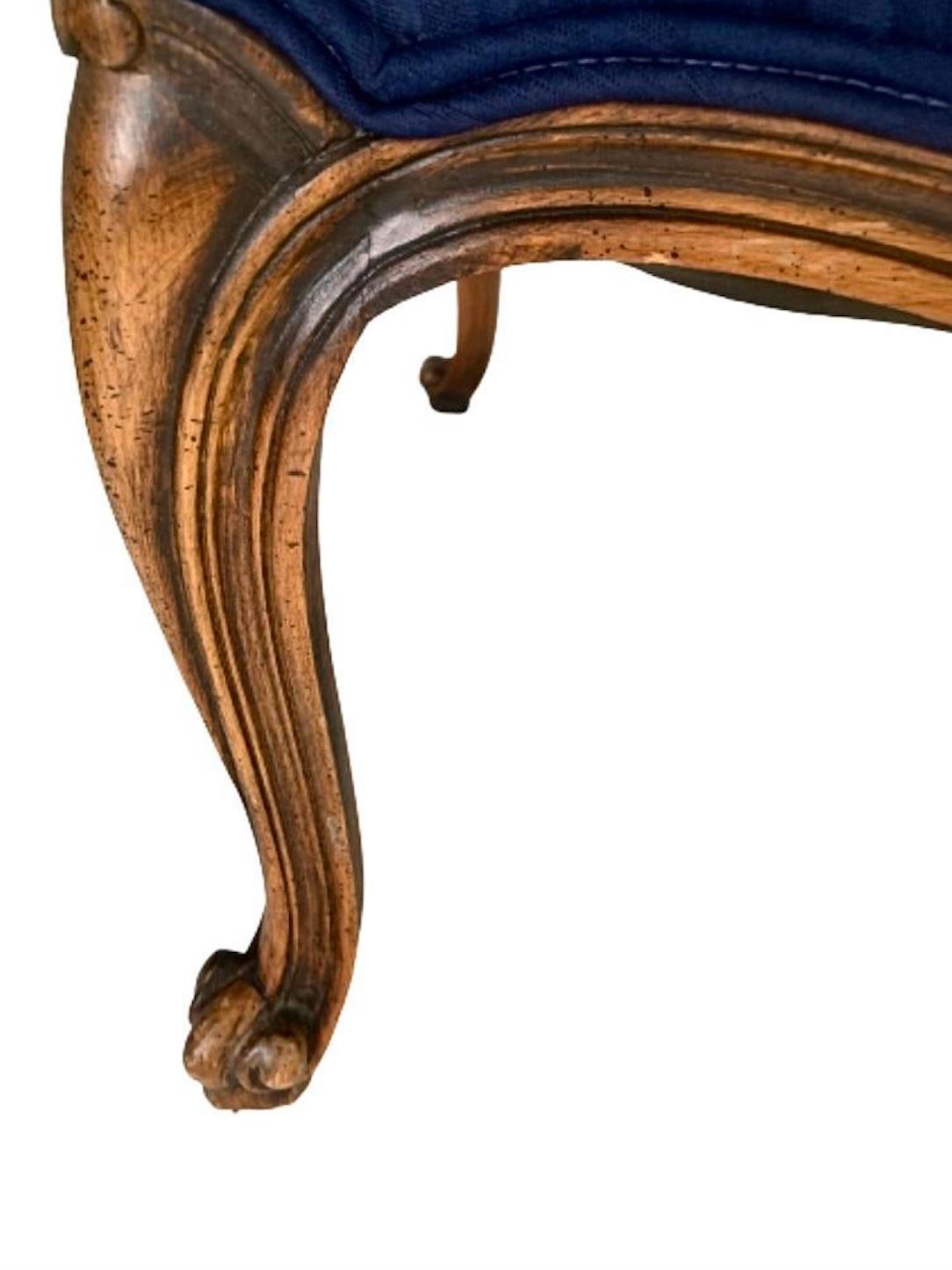 Gepolsterte Louis XV.-Loungesessel aus Nussbaumholz im französischen Louis XV.-Stil, Paar im Angebot 1