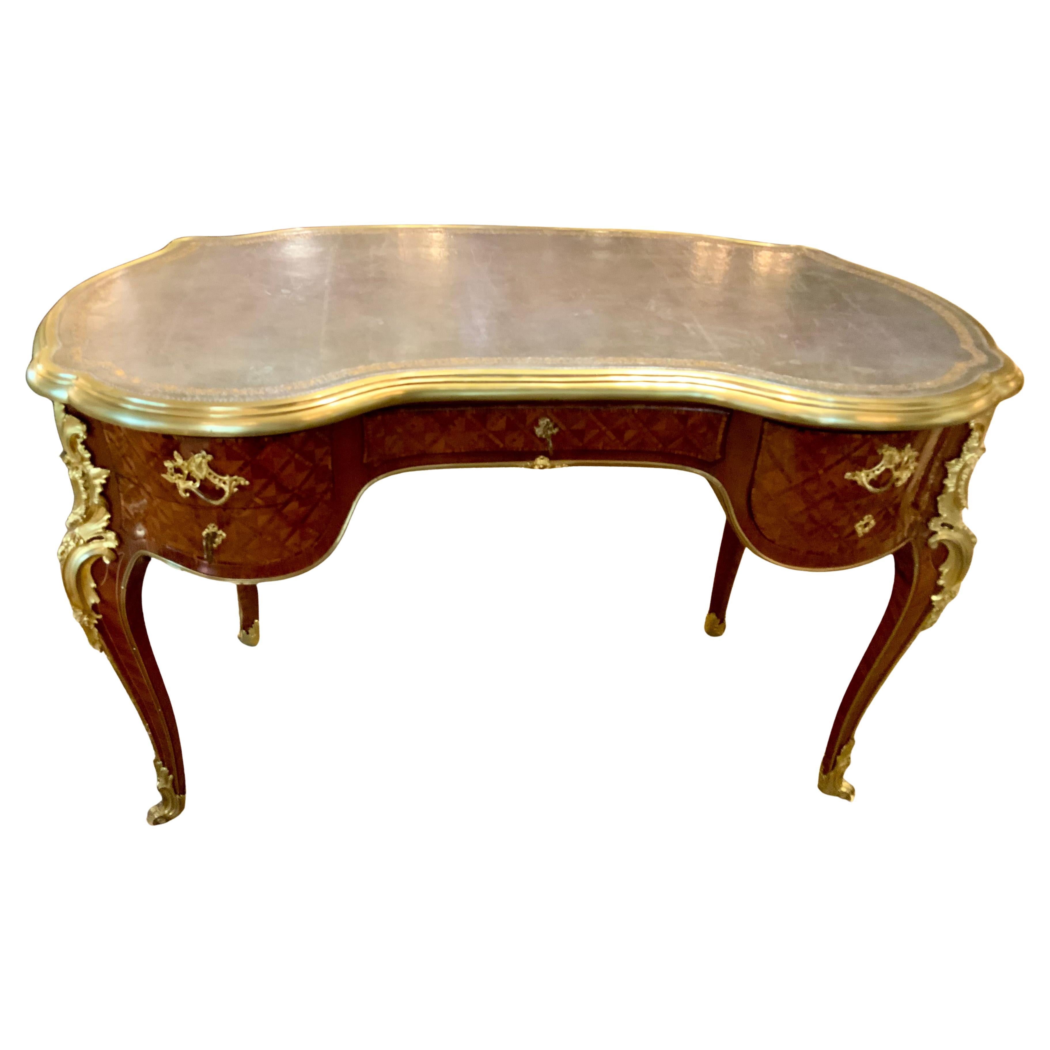 Louis XV.  Schreibtisch in Kidney-Form im französischen Stil des 19. Jahrhunderts, Bronzebeschläge