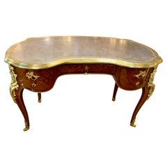 Louis XV.  Schreibtisch in Kidney-Form im französischen Stil des 19. Jahrhunderts, Bronzebeschläge