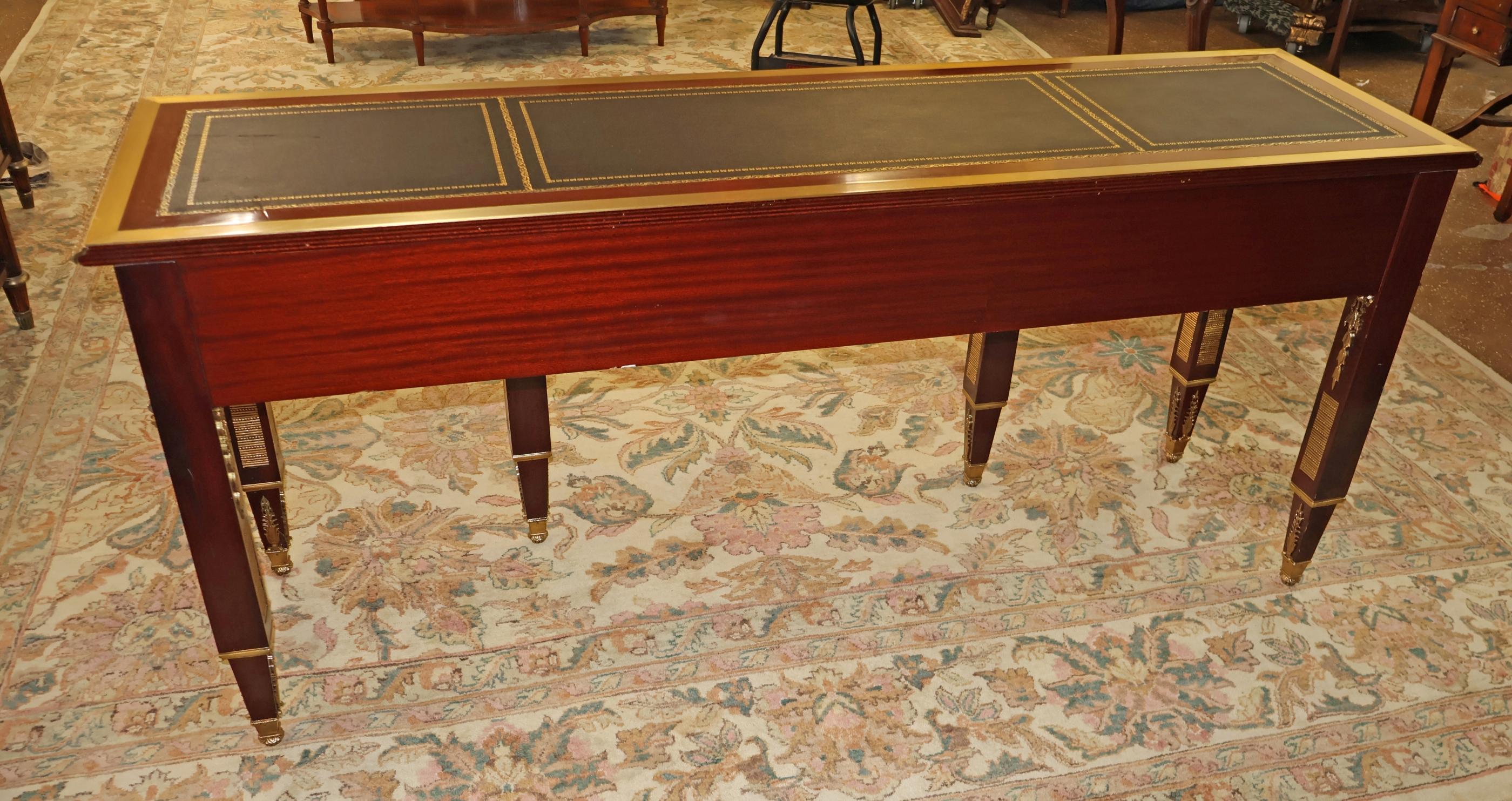 Credenza da ufficio in stile francese Luigi XV con piano in pelle di mogano e montatura in bronzo in vendita 6