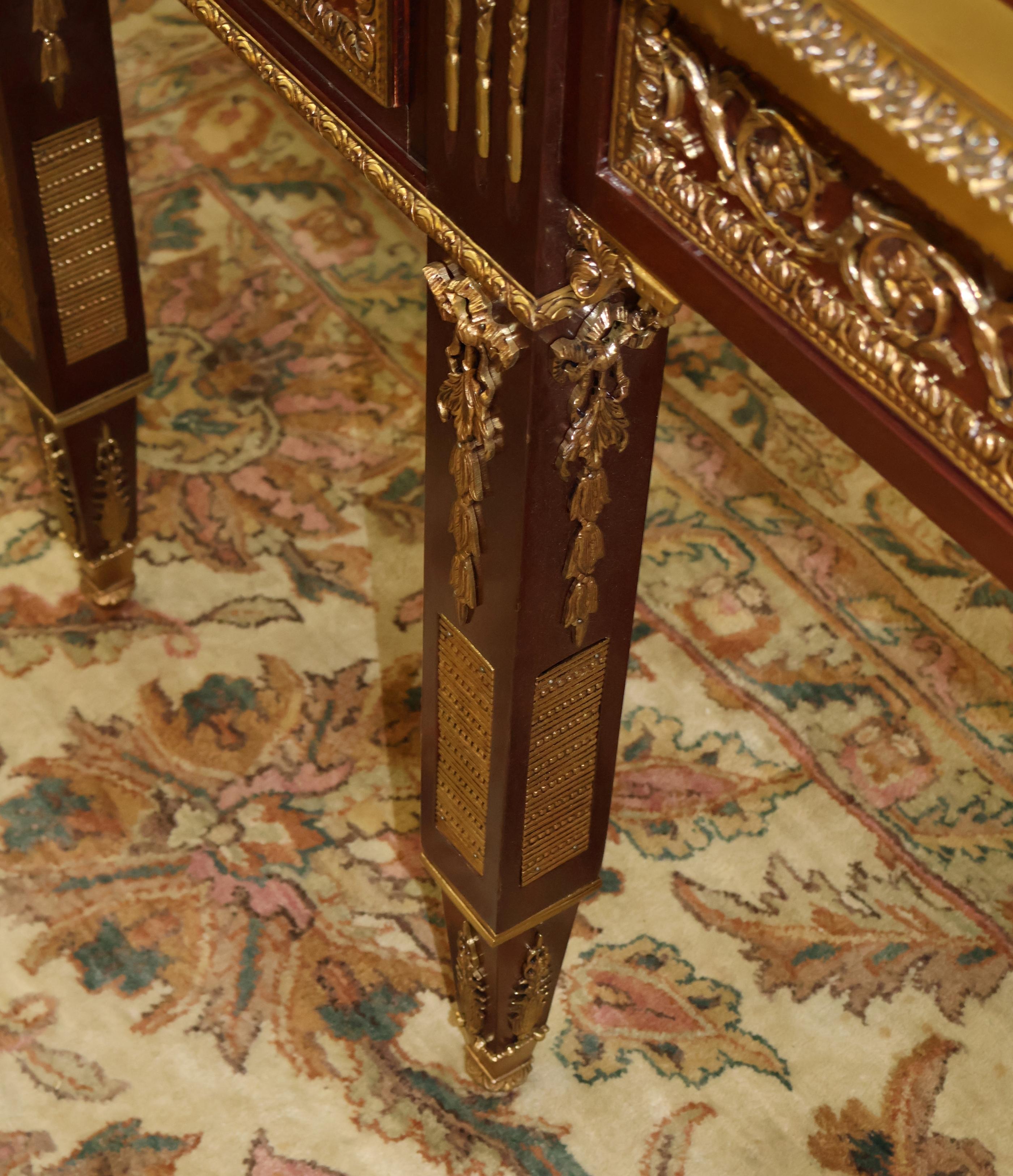 Credenza da ufficio in stile francese Luigi XV con piano in pelle di mogano e montatura in bronzo in vendita 8