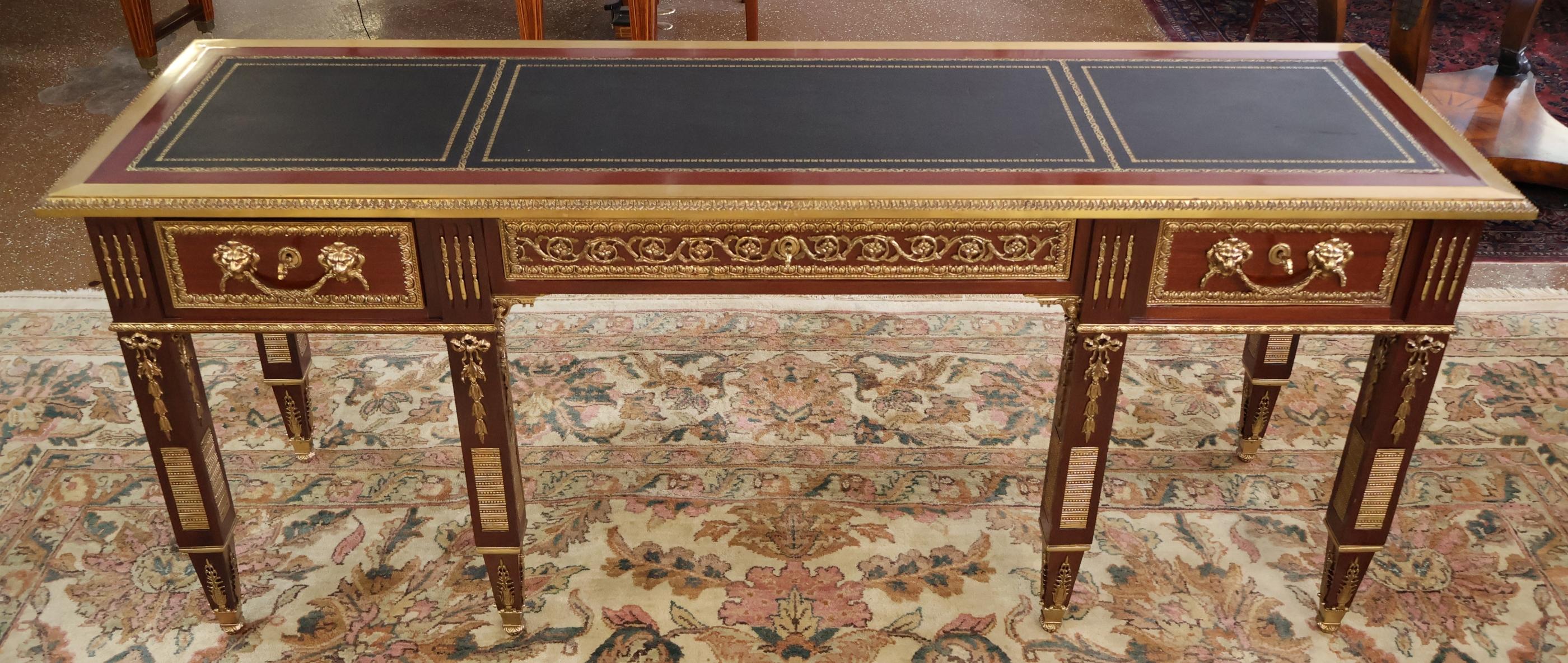 Credenza da ufficio in stile francese Luigi XV con piano in pelle di mogano e montatura in bronzo in vendita 12