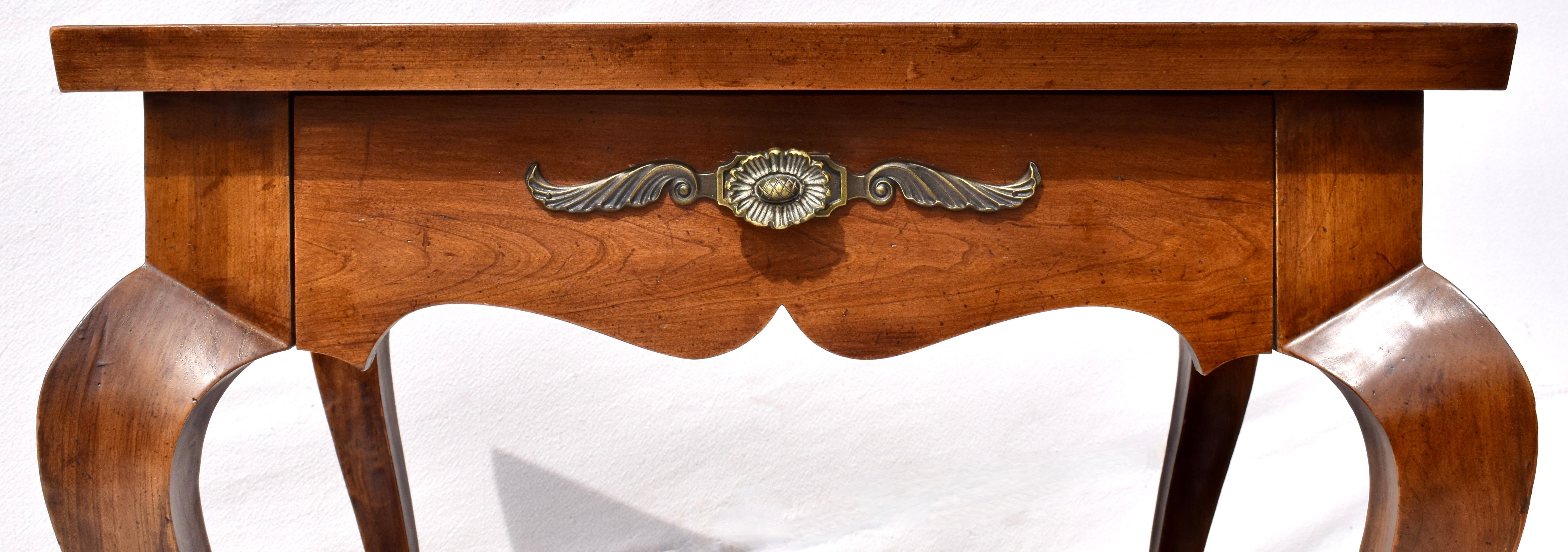 A simple and sophisticated Mid 20th Century French Louis XV style single-drawer nightstand, tea table, or occasional side table of solid Walnut construction, with gorgeous book-matched inlay burl wood top, and custom glass insert. Exquisite