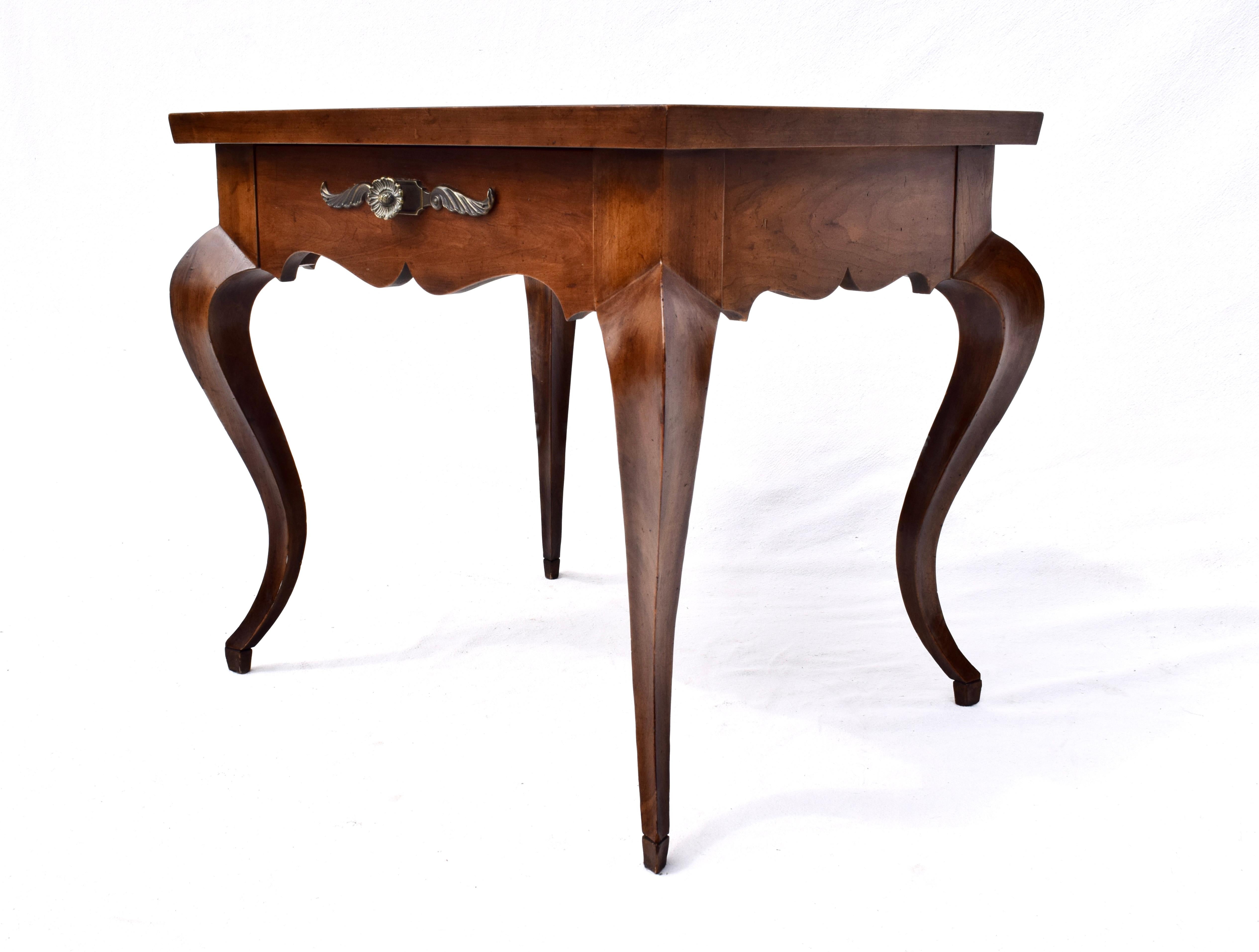 Louis XV French Style Side Table Cabriole Leg Hoof Feet In Good Condition For Sale In Southampton, NJ