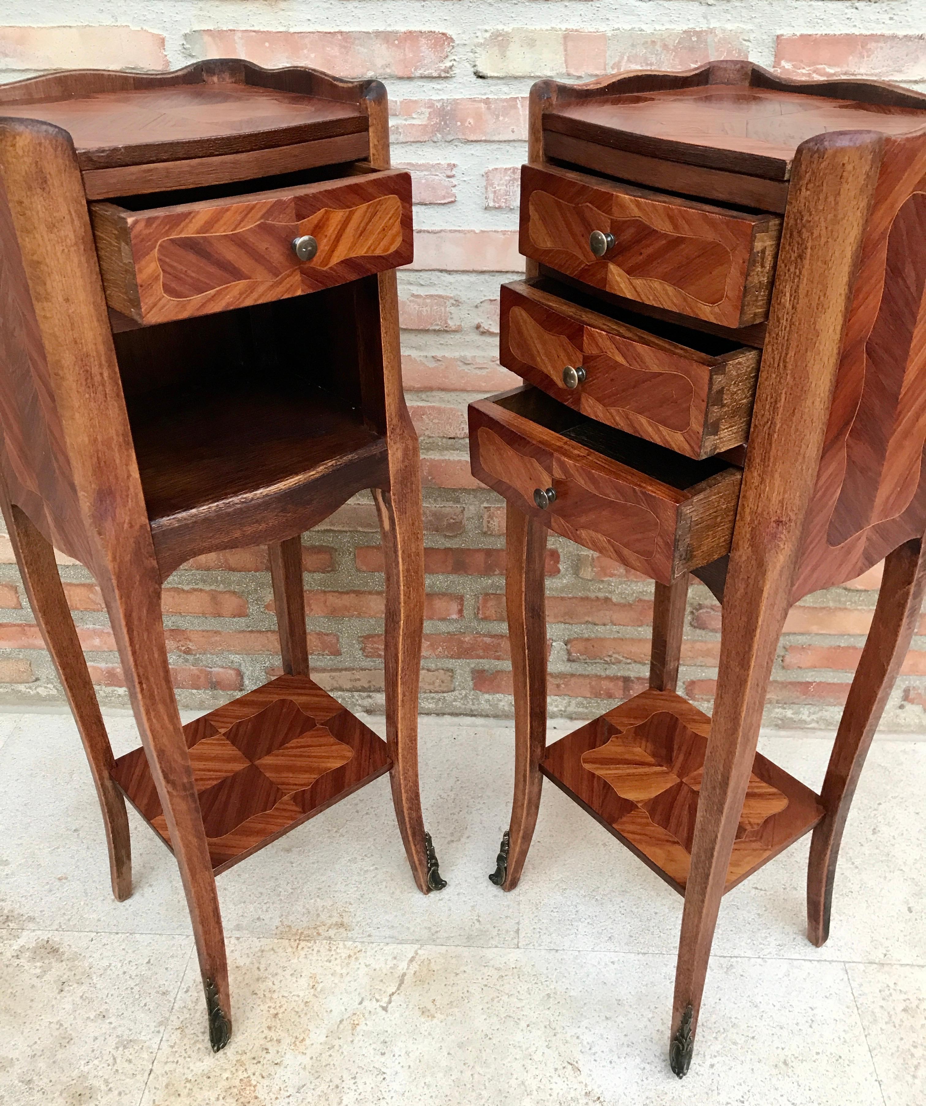 French Provincial Louis XV French Walnut Bedside Tables with Marquetry, Set of 2 For Sale