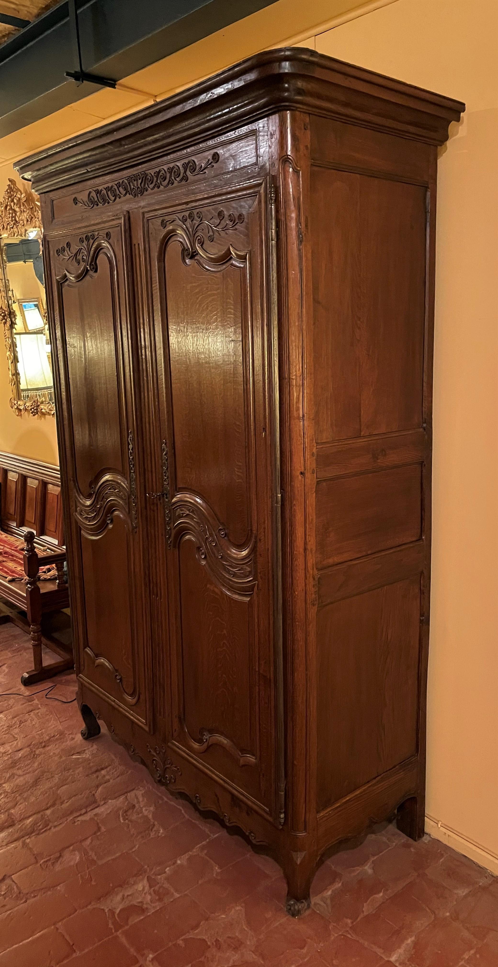 XVIIIe siècle et antérieur Armoire française Louis XV de Normandie en Oak -18° siècle en vente