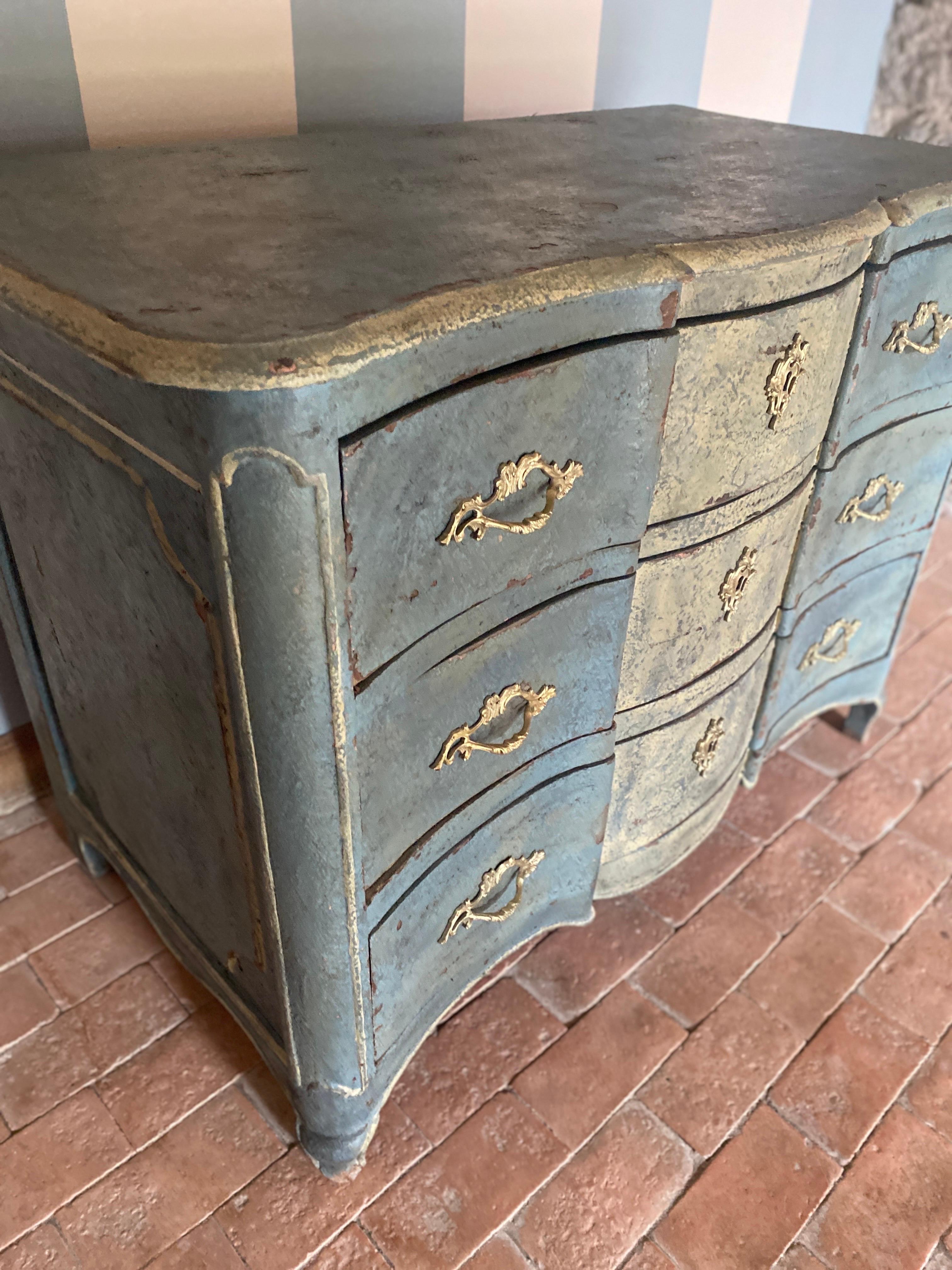 magnificent Louis XV chest of drawers patinated and curved very good work superb patina opening mar 3 drawers