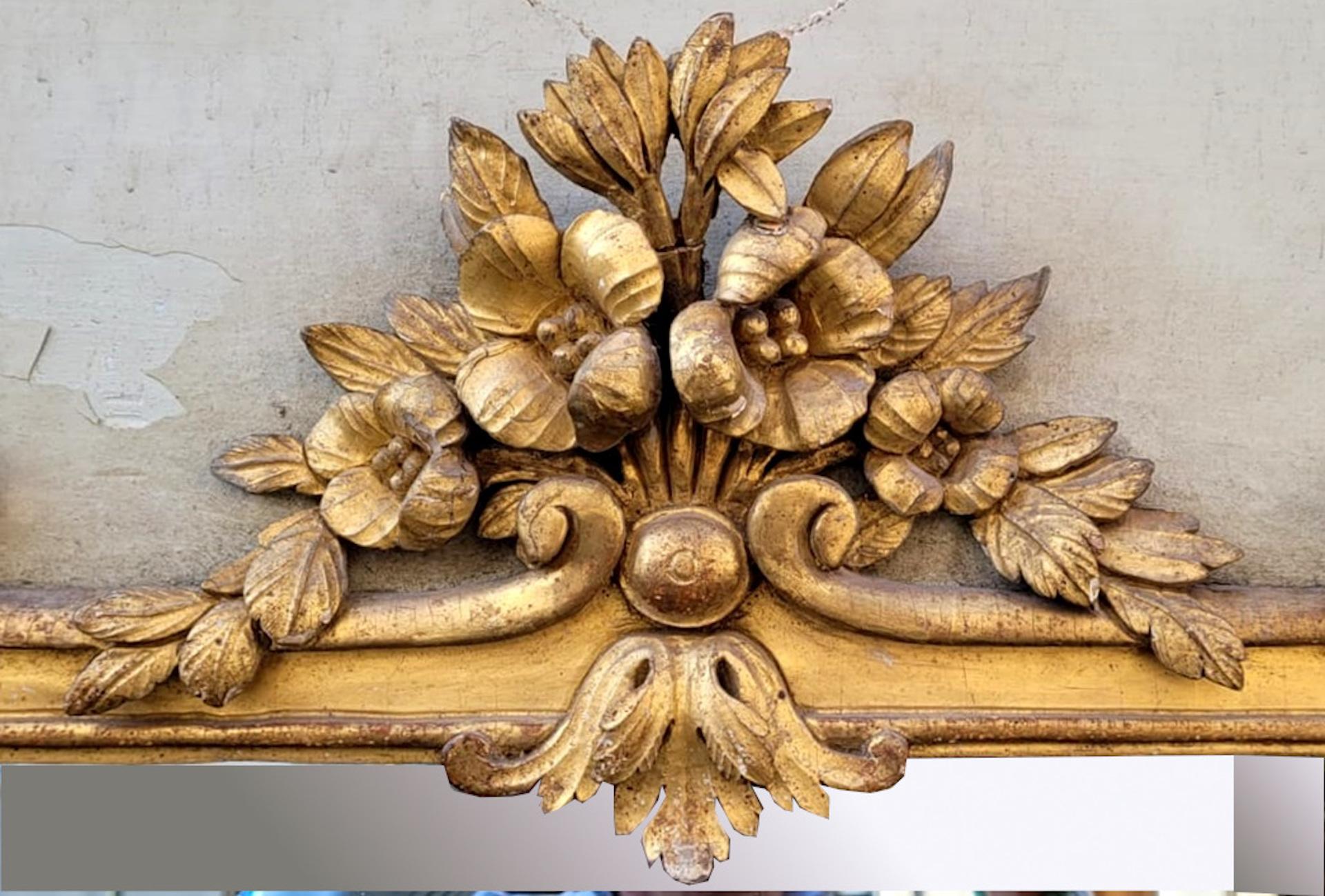 Louis XV Gilded And Carved Wooden Trumeau - 18th Century In Good Condition For Sale In Brussels, BE
