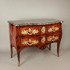 Cómoda Luis XV de bronce dorado y marquetería, estampada P. ROUSSEL