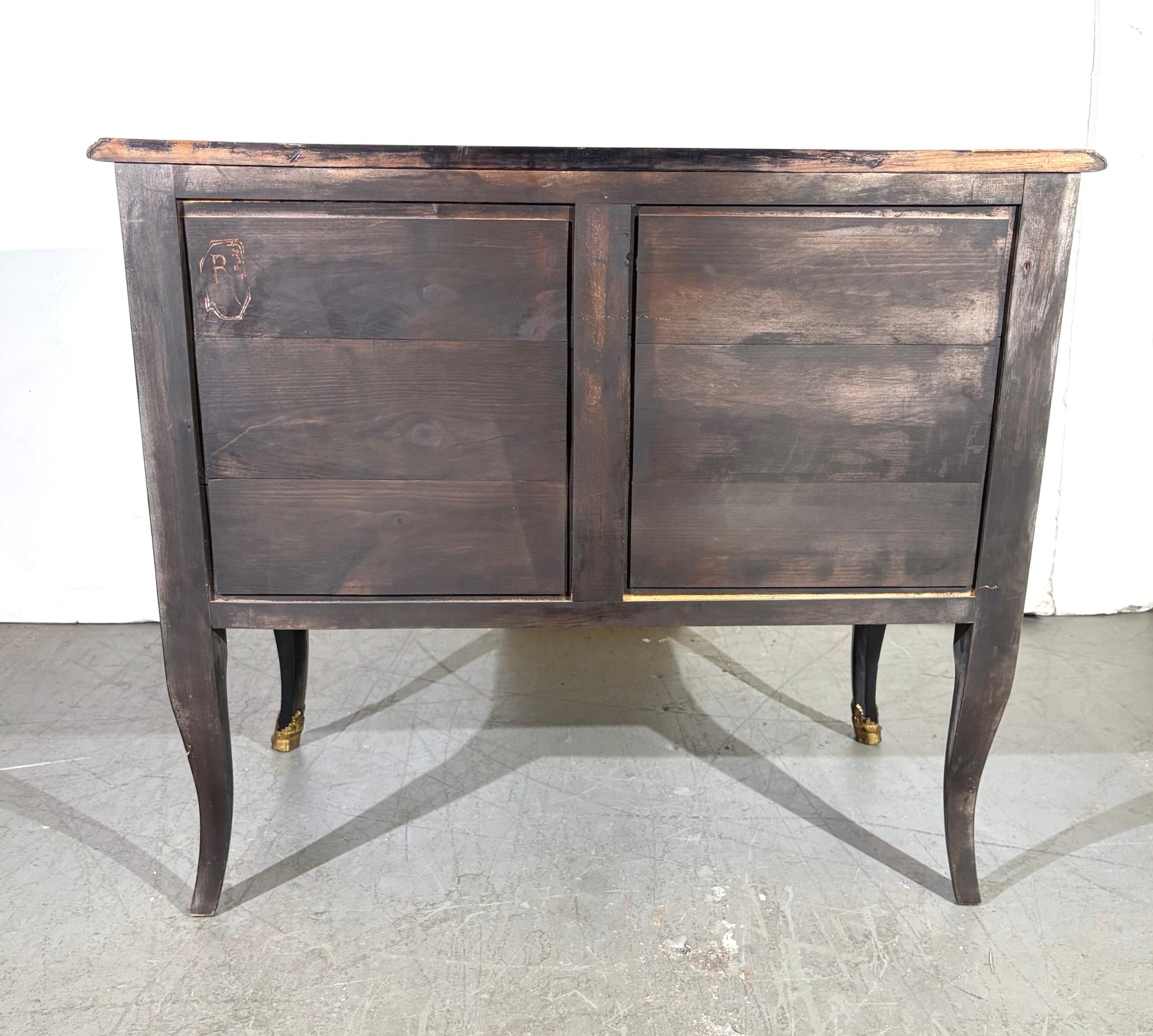Louis XV Gilt Decorated Commode / Chest of Drawers en Bueno estado para la venta en Pomona, CA