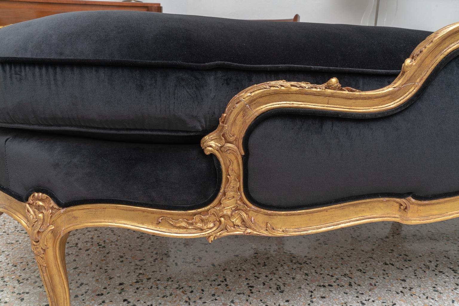 Hand-Carved Louis XV Giltwood Chaise For Sale