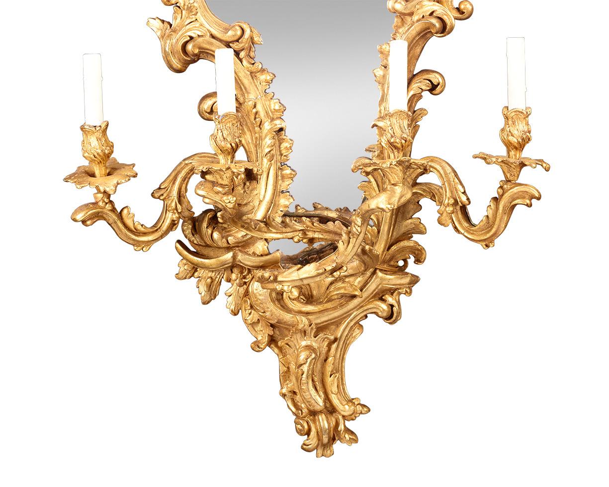 XVIIIe siècle et antérieur Girandoles à miroir en bois doré Louis XV en vente