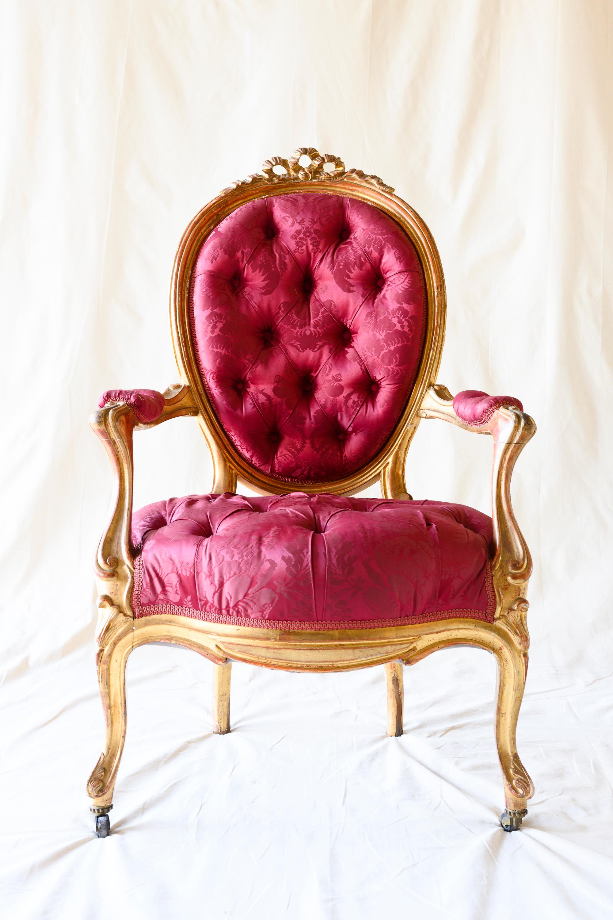 Juego de 4 sillones de salón Luis XV de madera dorada Francés en venta