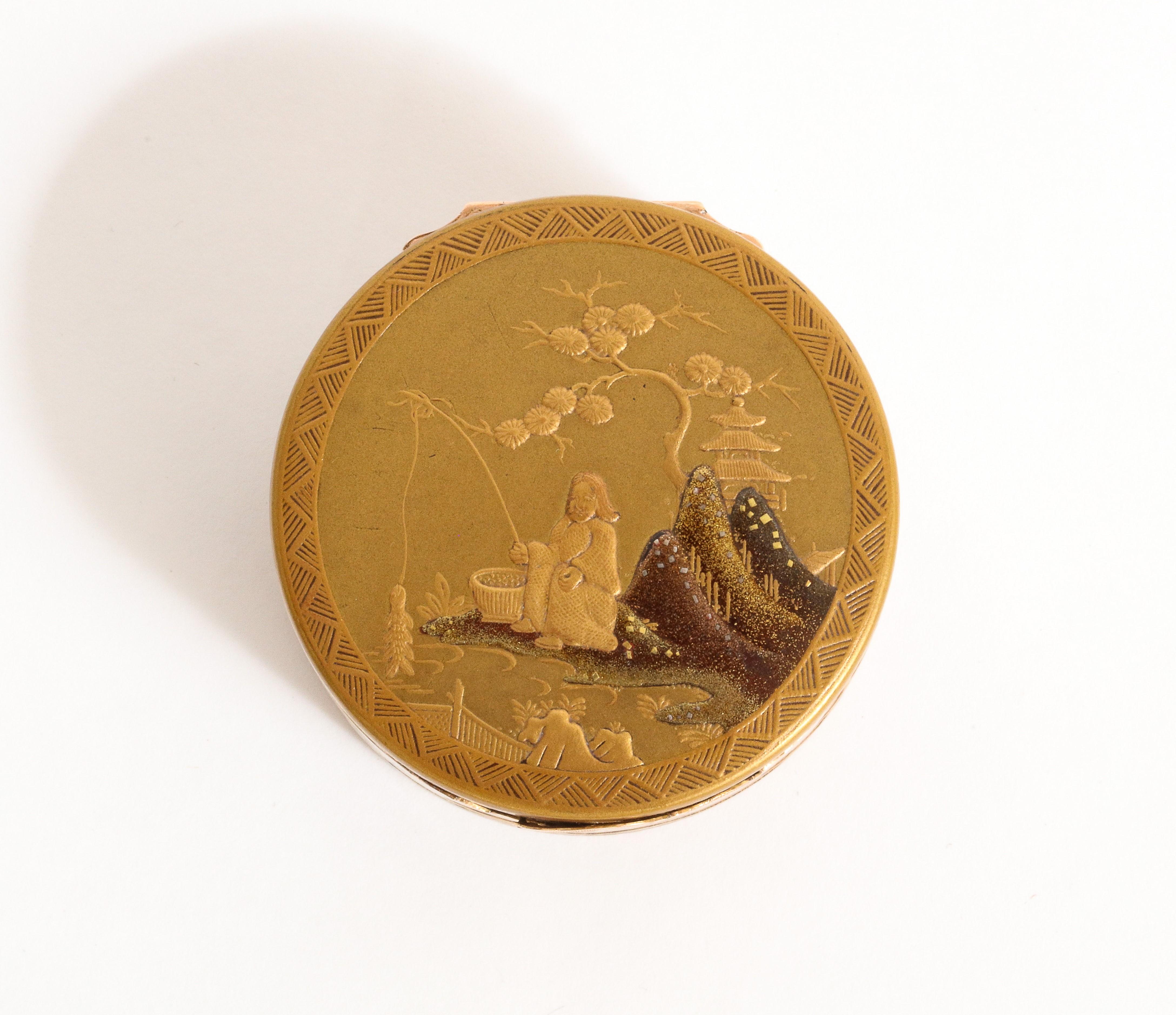 Schnupftabakdose aus Gold und Lack im Stil Louis XV. (Französisch) im Angebot