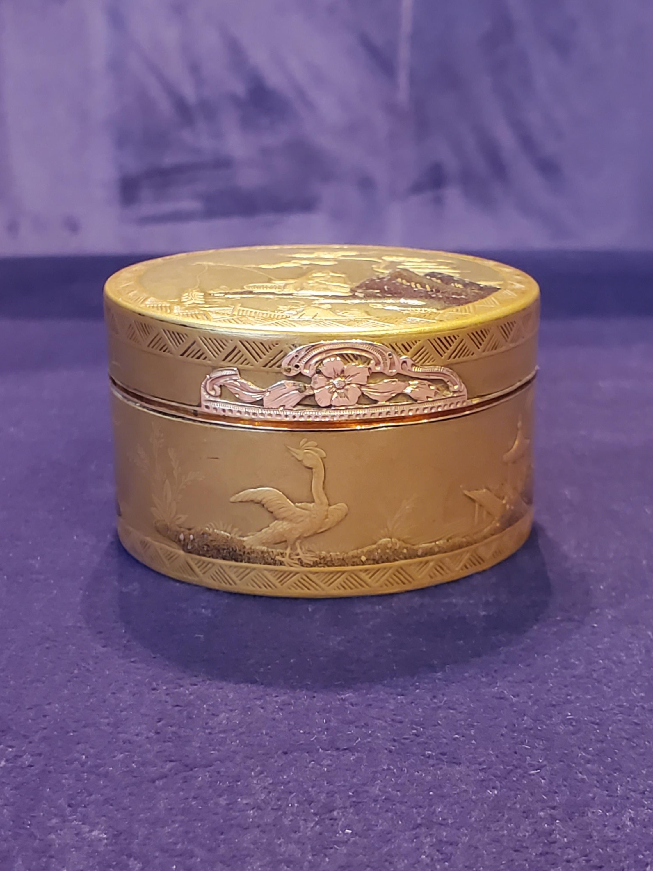 Schnupftabakdose aus Gold und Lack im Stil Louis XV. im Angebot 4