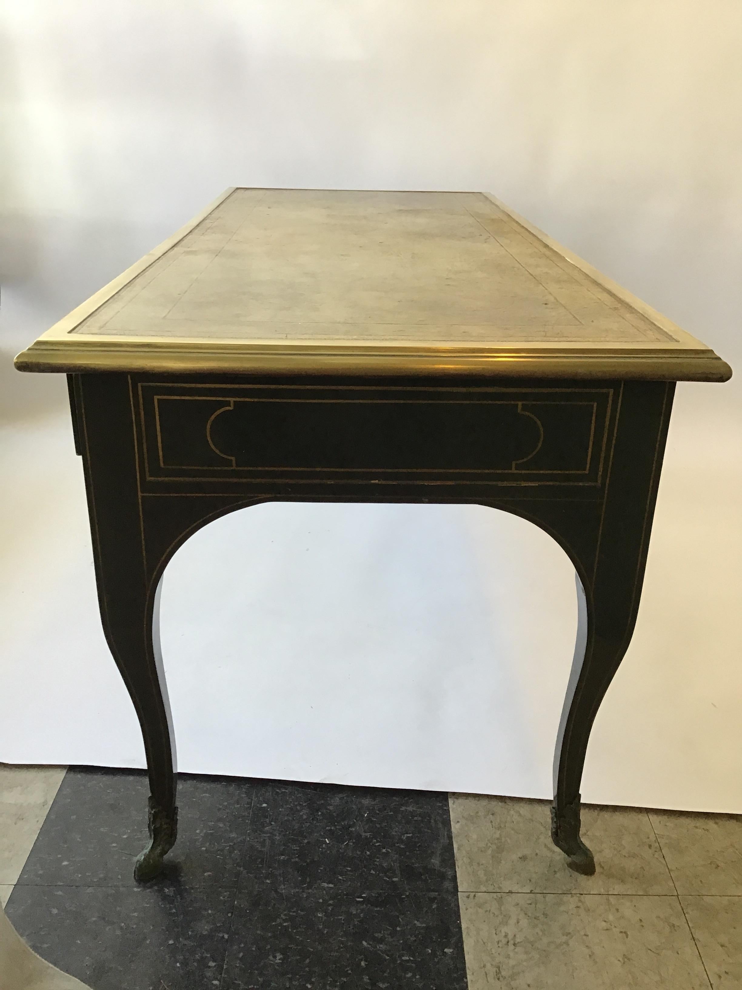 Louis XV Green Bureau Plat by Baker In Good Condition For Sale In Tarrytown, NY