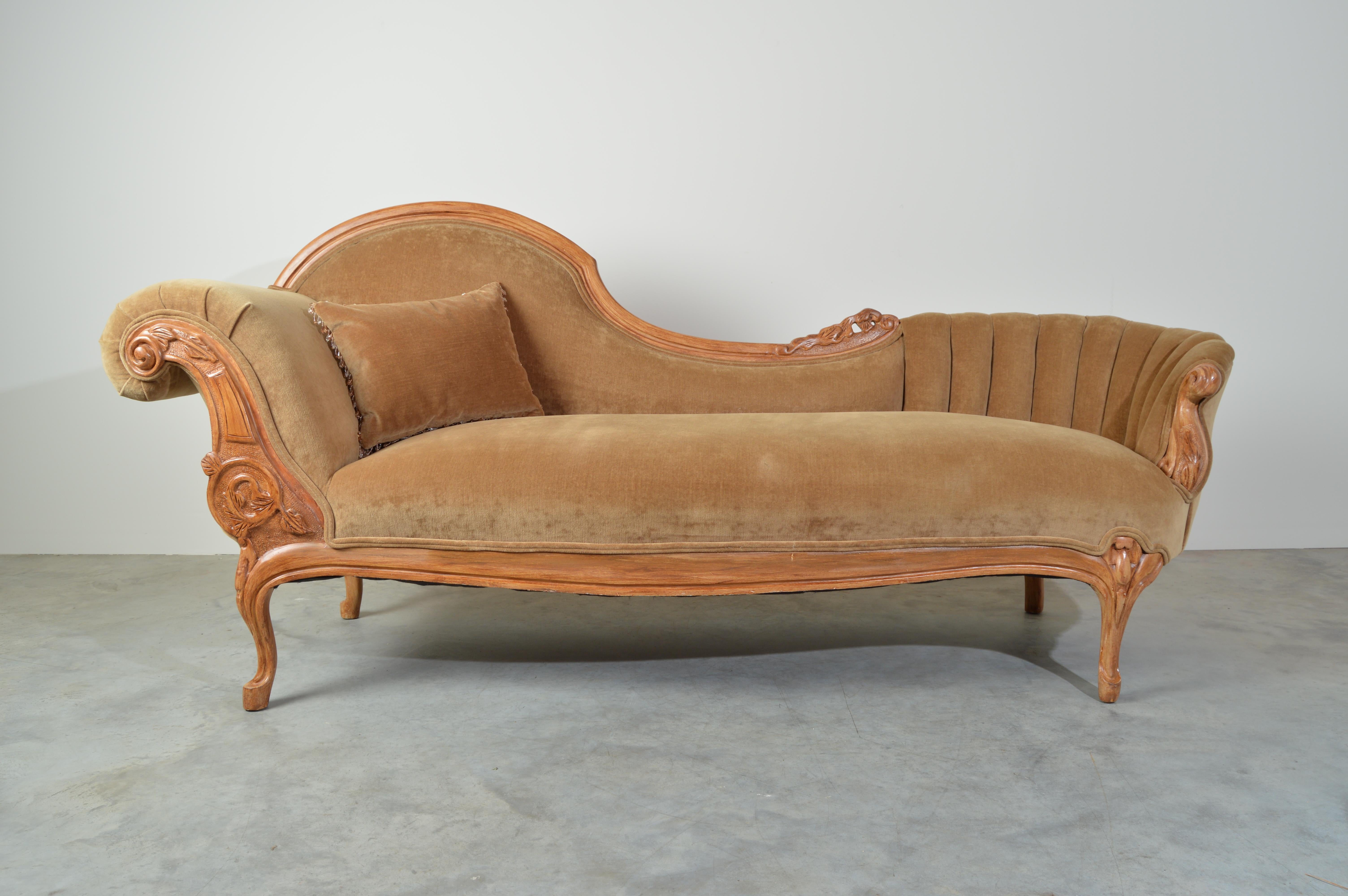 A graceful hand carved French Meridienne sofa in the Louis XV style having fresh velvet upholstery with new cushioning throughout. Very solid construction.

Measures: Height shorter side-27.5