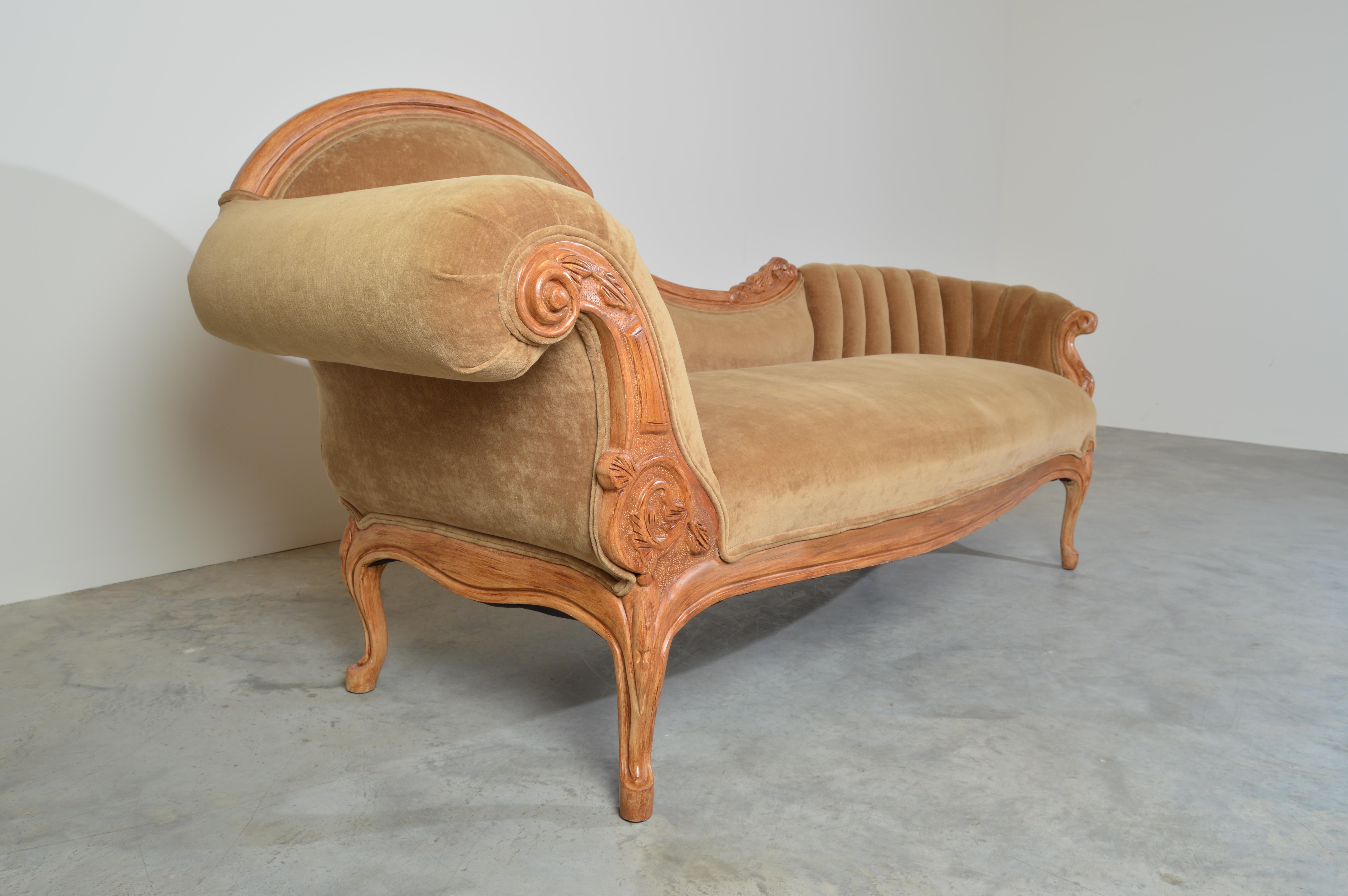 Louis XV Hand Carved French Meridienne Sofa In Good Condition In Southampton, NJ