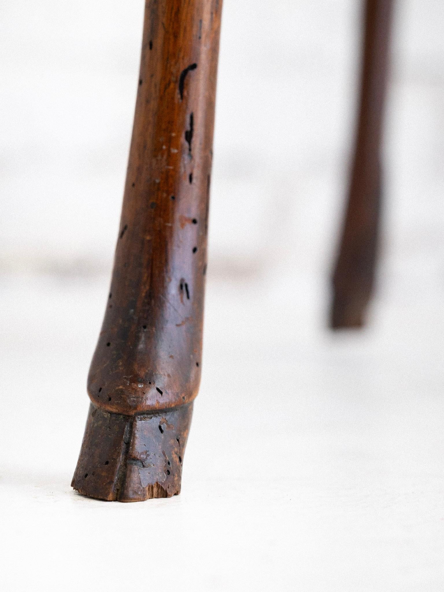 Louis XV Beistelltisch mit Intarsien aus Holz und Marmor im Angebot 2