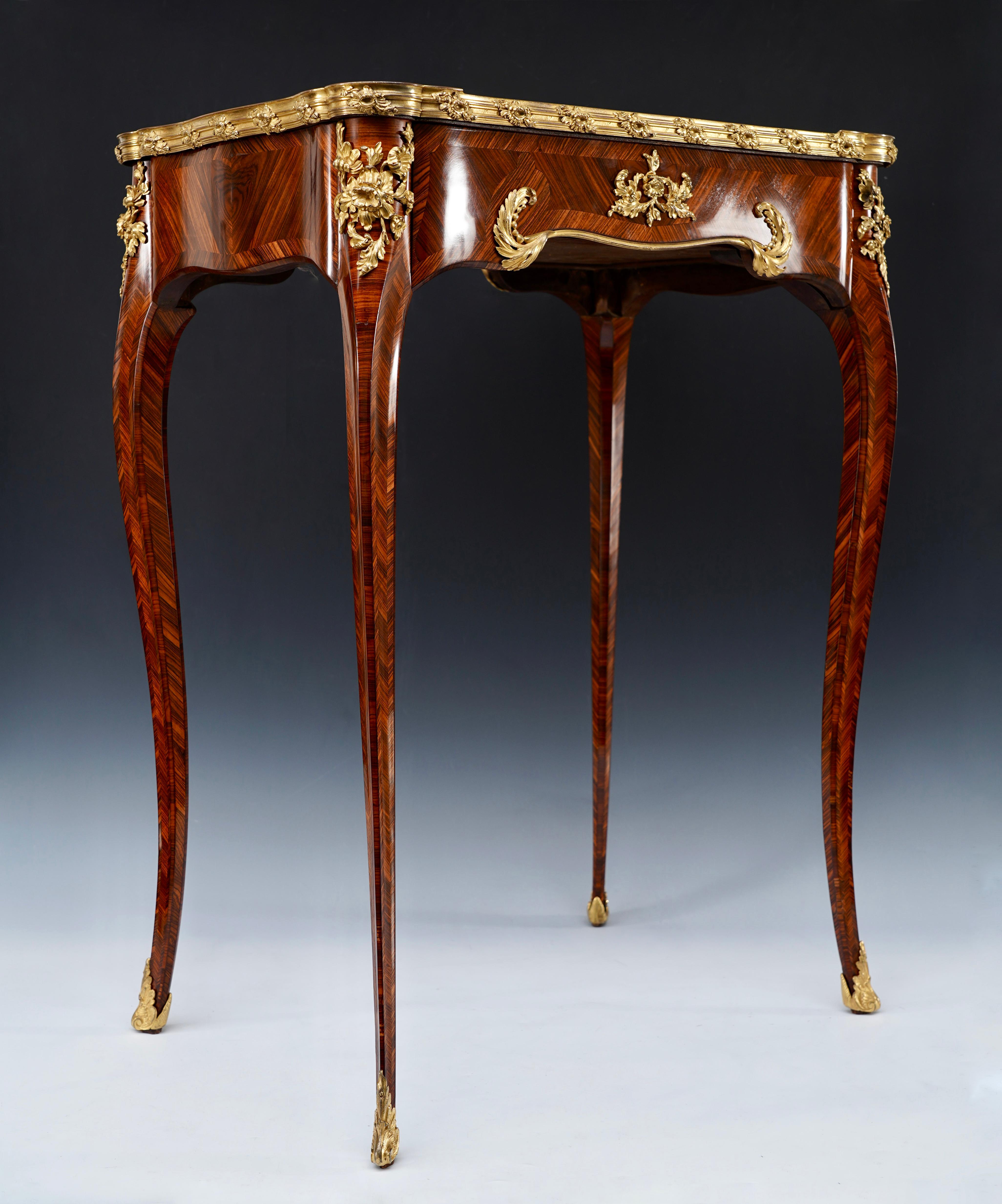 Français Table à écrire d'inspiration Louis XV estampillée H. Nelson, France, vers 1880 en vente