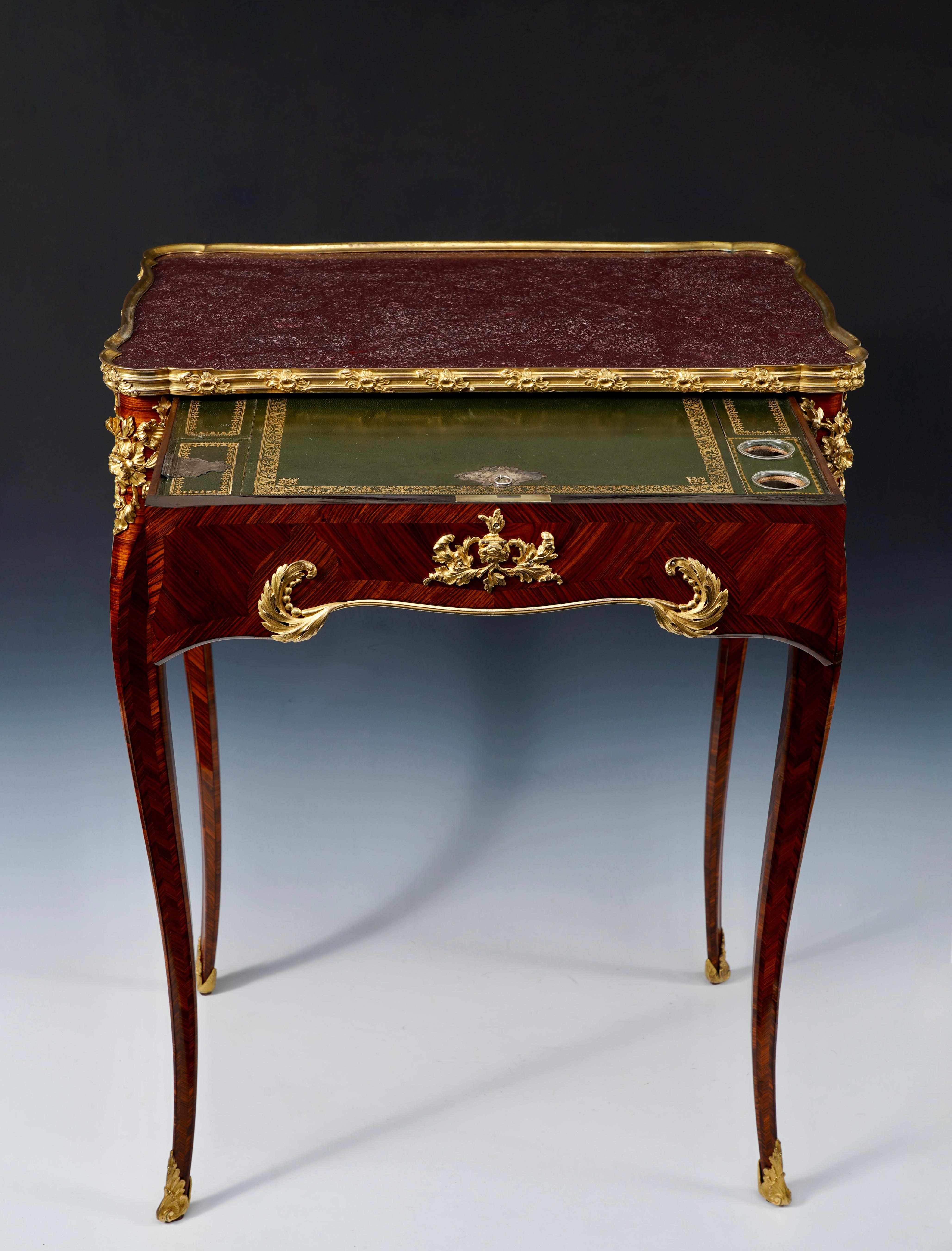 Louis XV-inspired Writing Table Stamped H. Nelson, France, circa 1880 In Good Condition For Sale In PARIS, FR