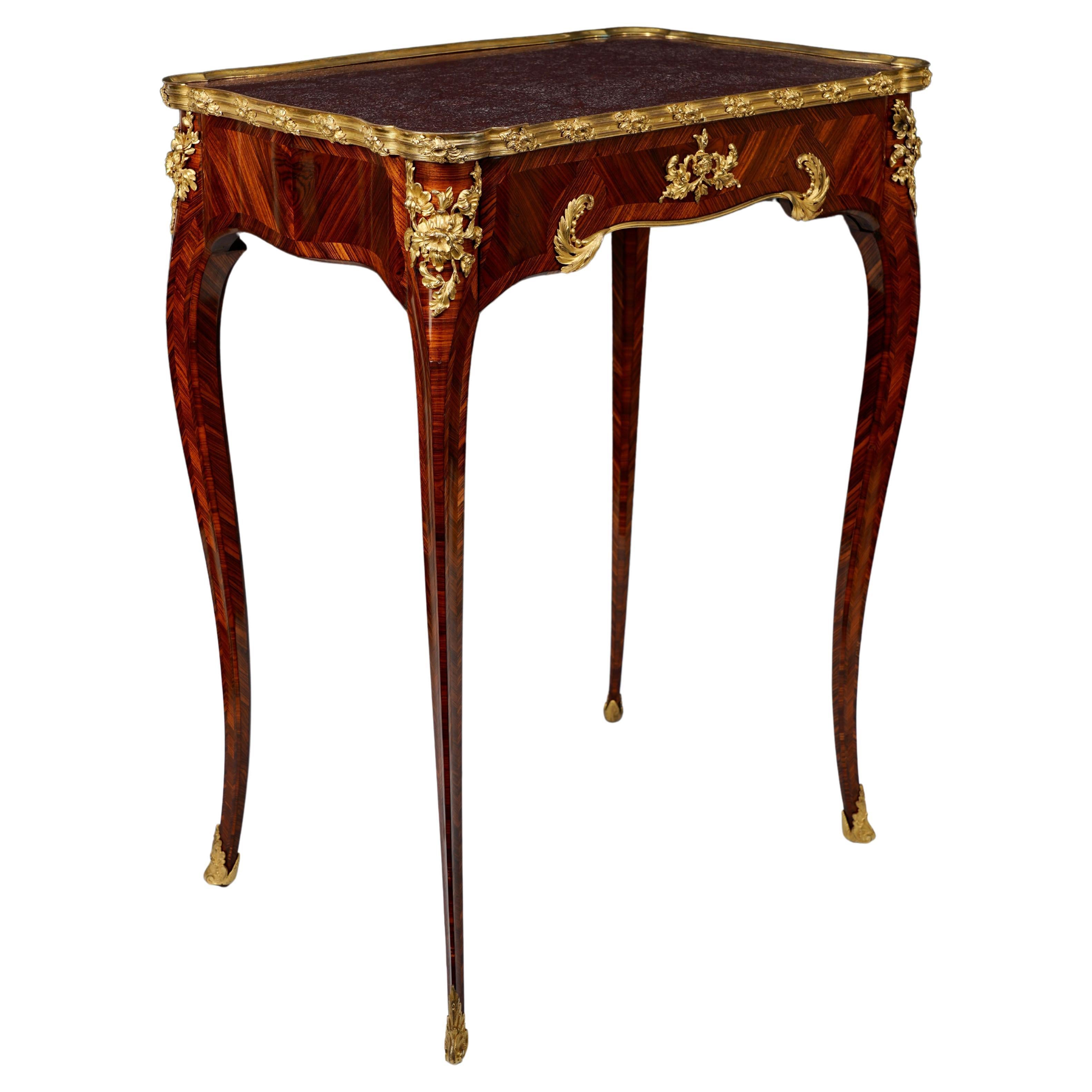 Table à écrire d'inspiration Louis XV estampillée H. Nelson, France, vers 1880 en vente