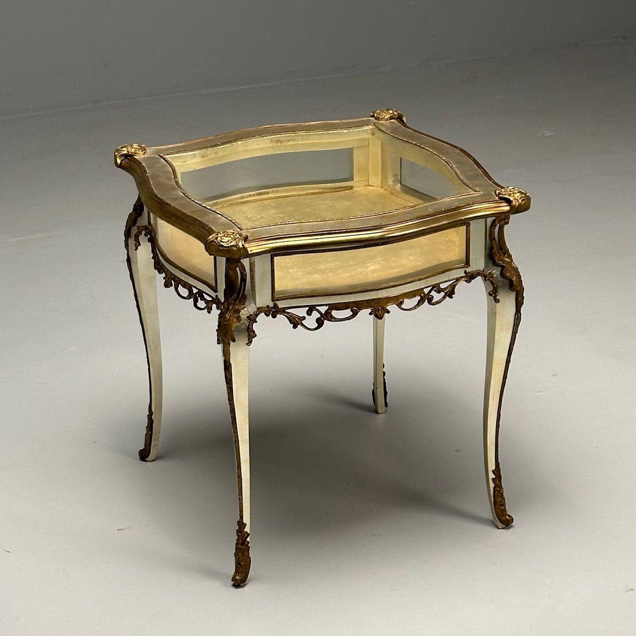 Louis XV, Jewelry Showcase, Vitrine Table, Walnut, Bronze, Gilt, 1920s In Good Condition For Sale In Manhasset, NY