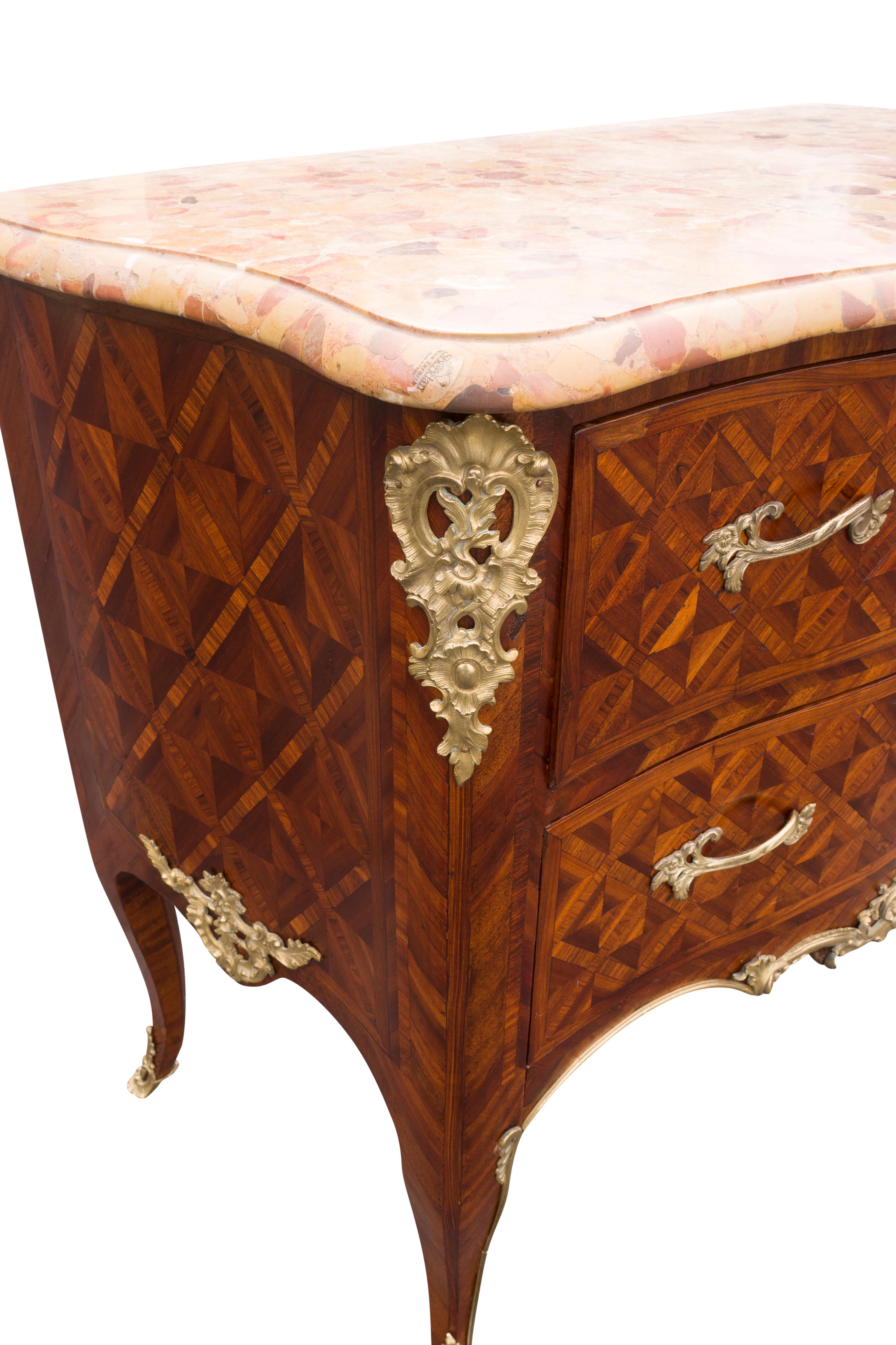 Commode Louis XV en bois de violette et parqueterie en vente 13