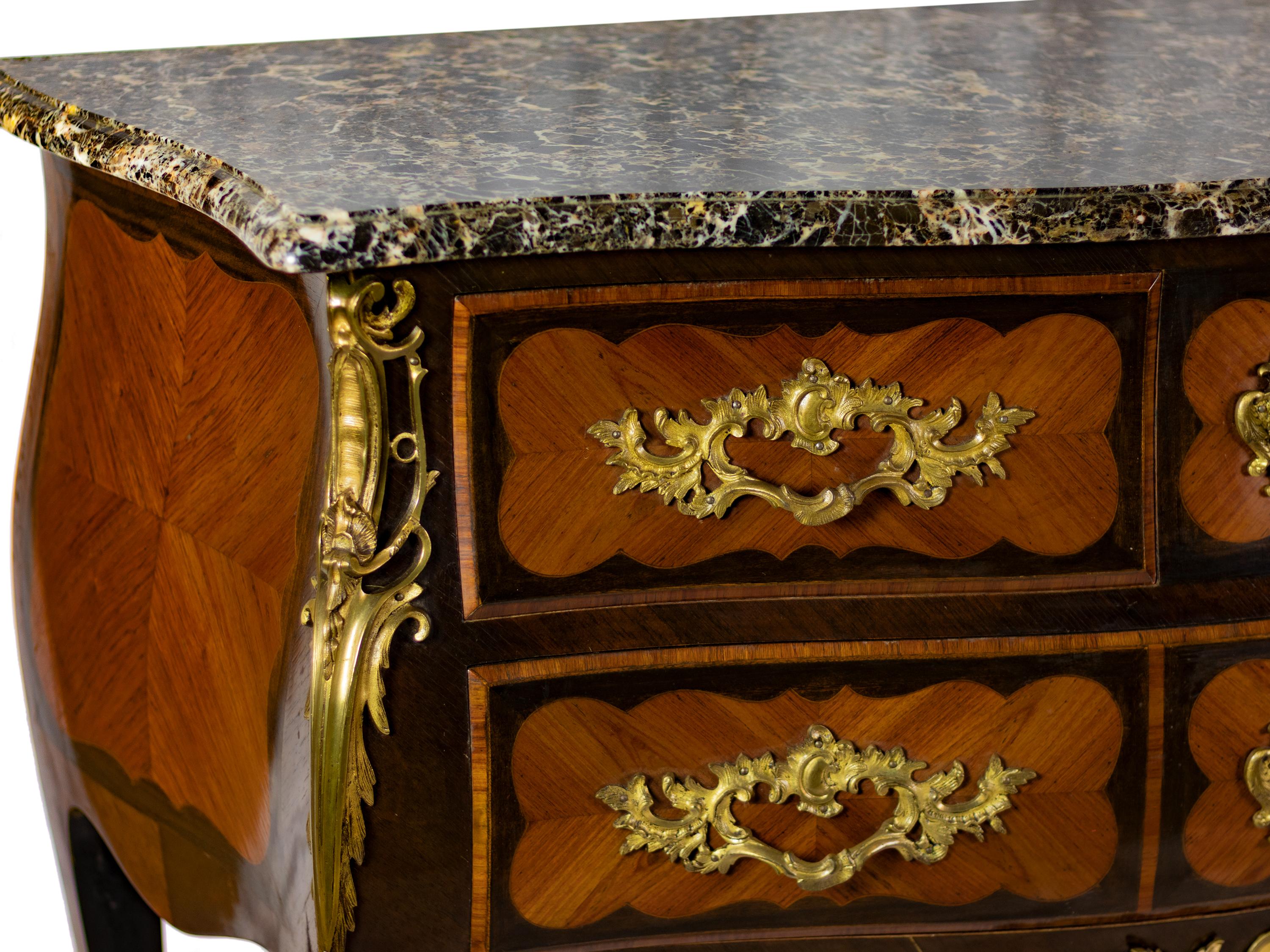 French Louis XV Kingwood Bombé Chest of Drawers, 19th Century For Sale