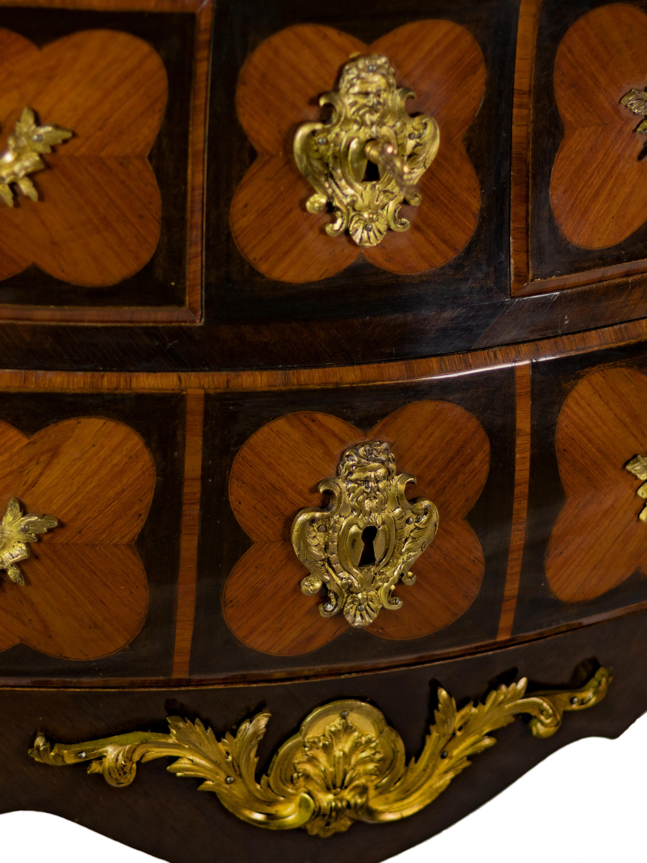 Louis XV Kingwood Bombé Chest of Drawers, 19th Century For Sale 1