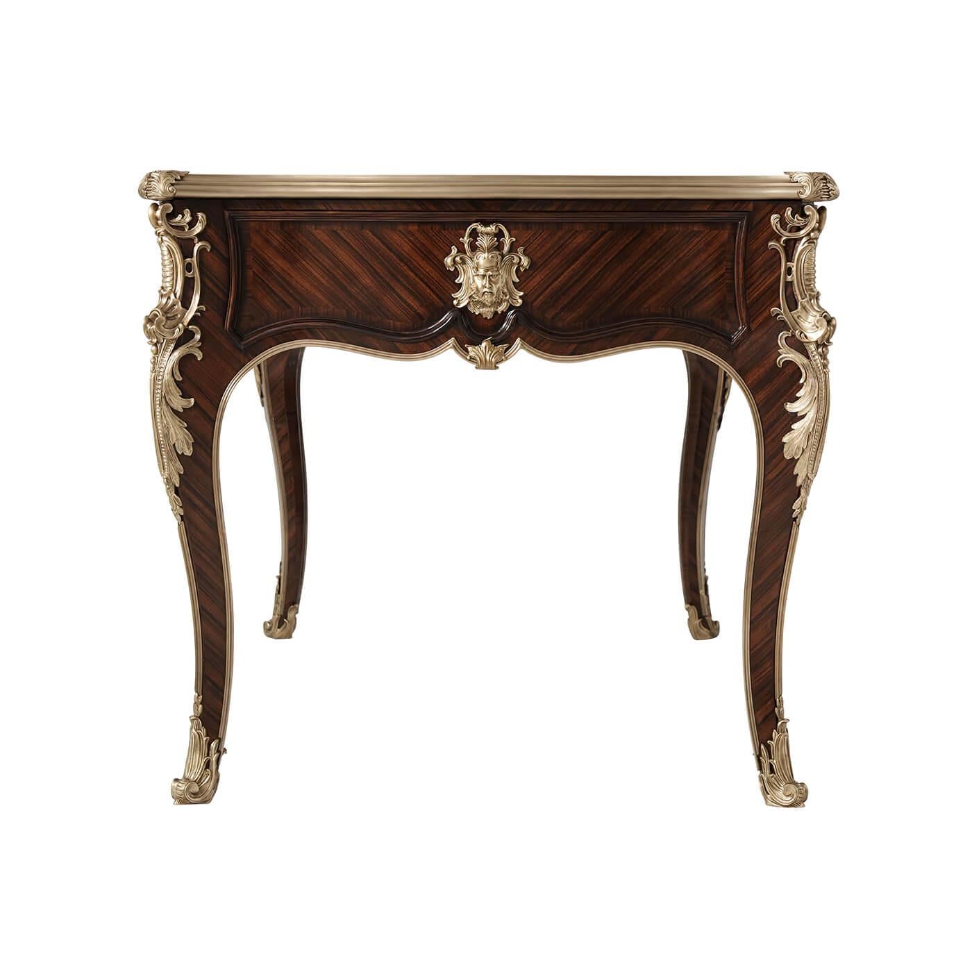 Schreibtisch mit Lederplatte im Stil Louis XV. im Zustand „Neu“ in Westwood, NJ