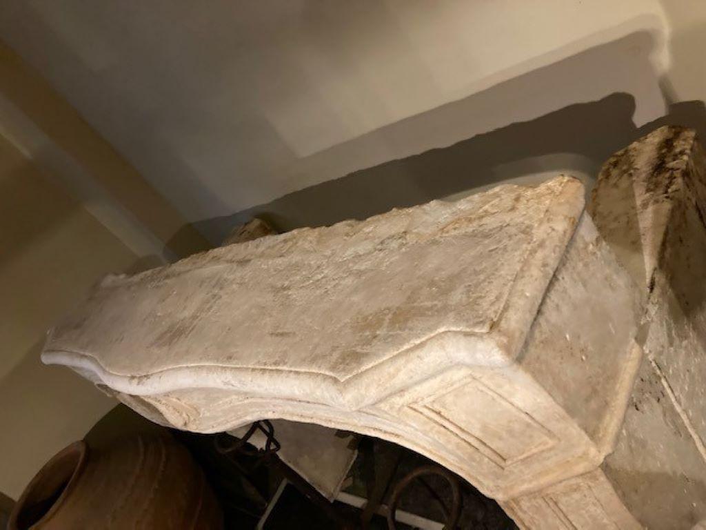 Louis XV Limestone Fireplace Mantel, early 19th Century In Good Condition For Sale In Zedelgem, BE