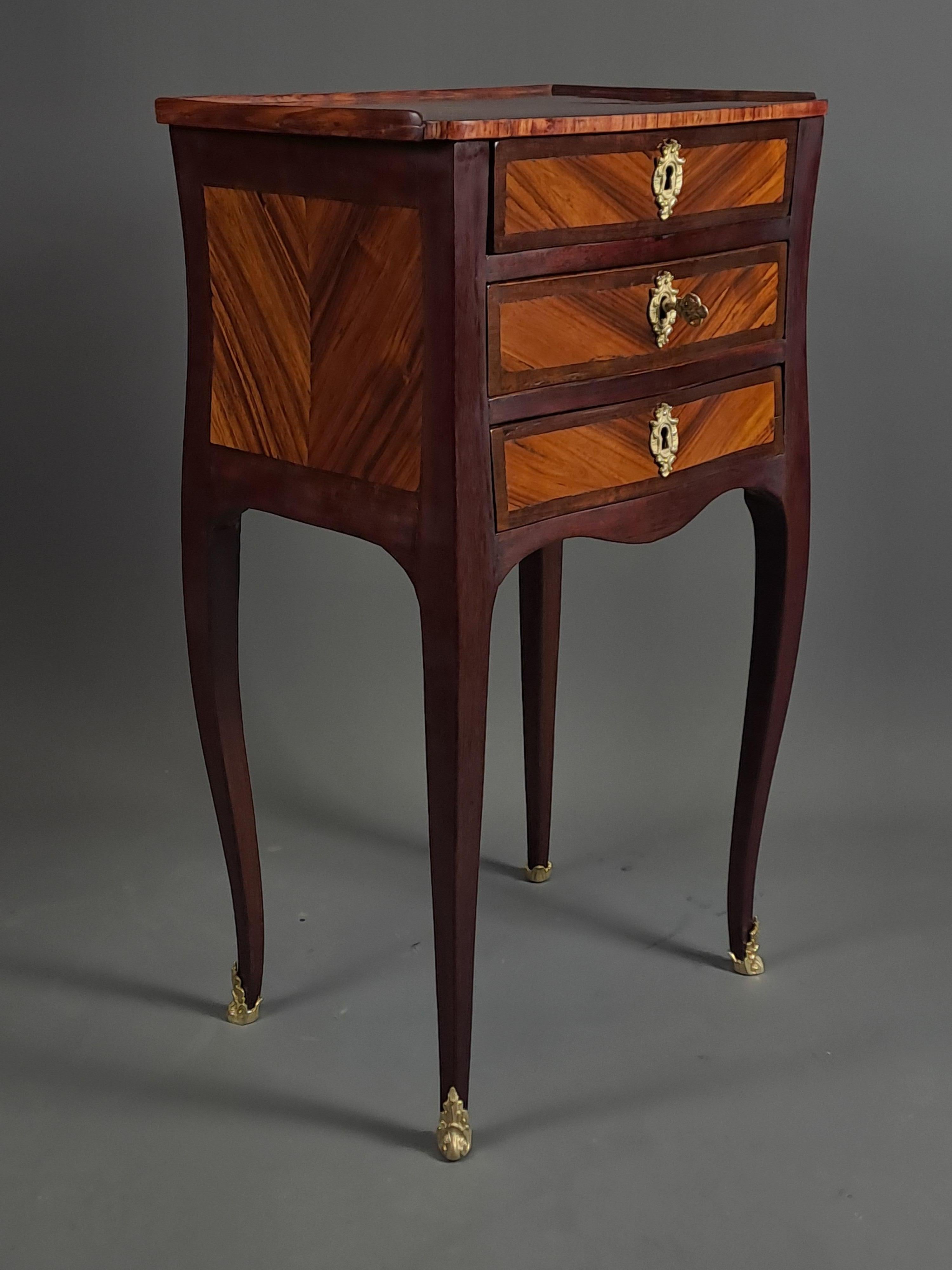 Table de salon Louis XV en bois de rose et Amaranth en vente 3