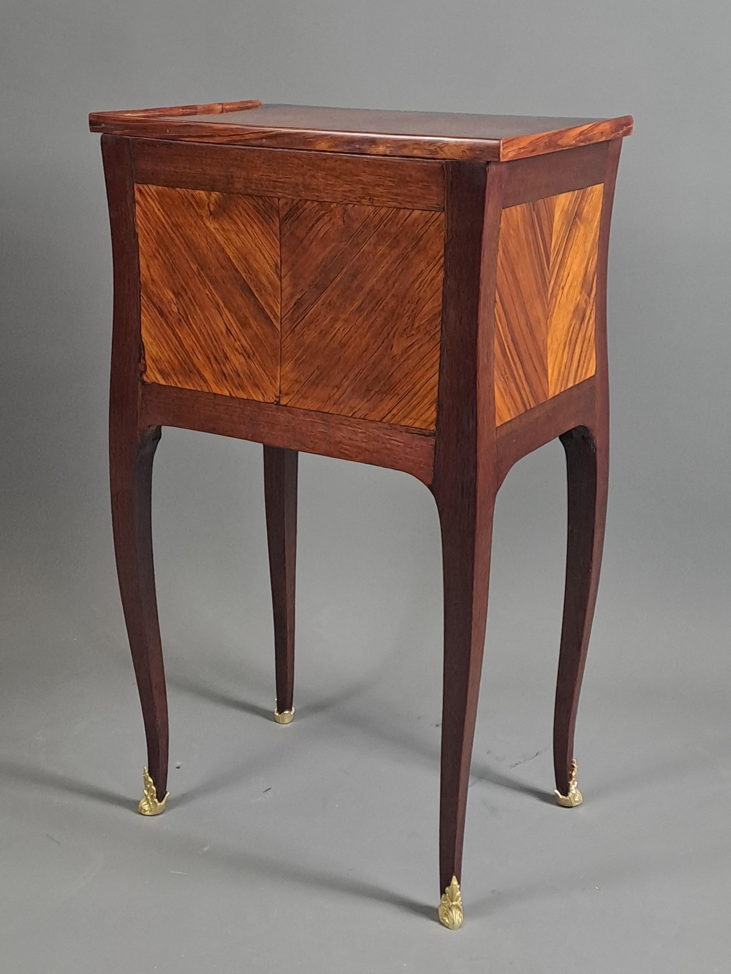 Table de salon Louis XV en bois de rose et Amaranth en vente 4