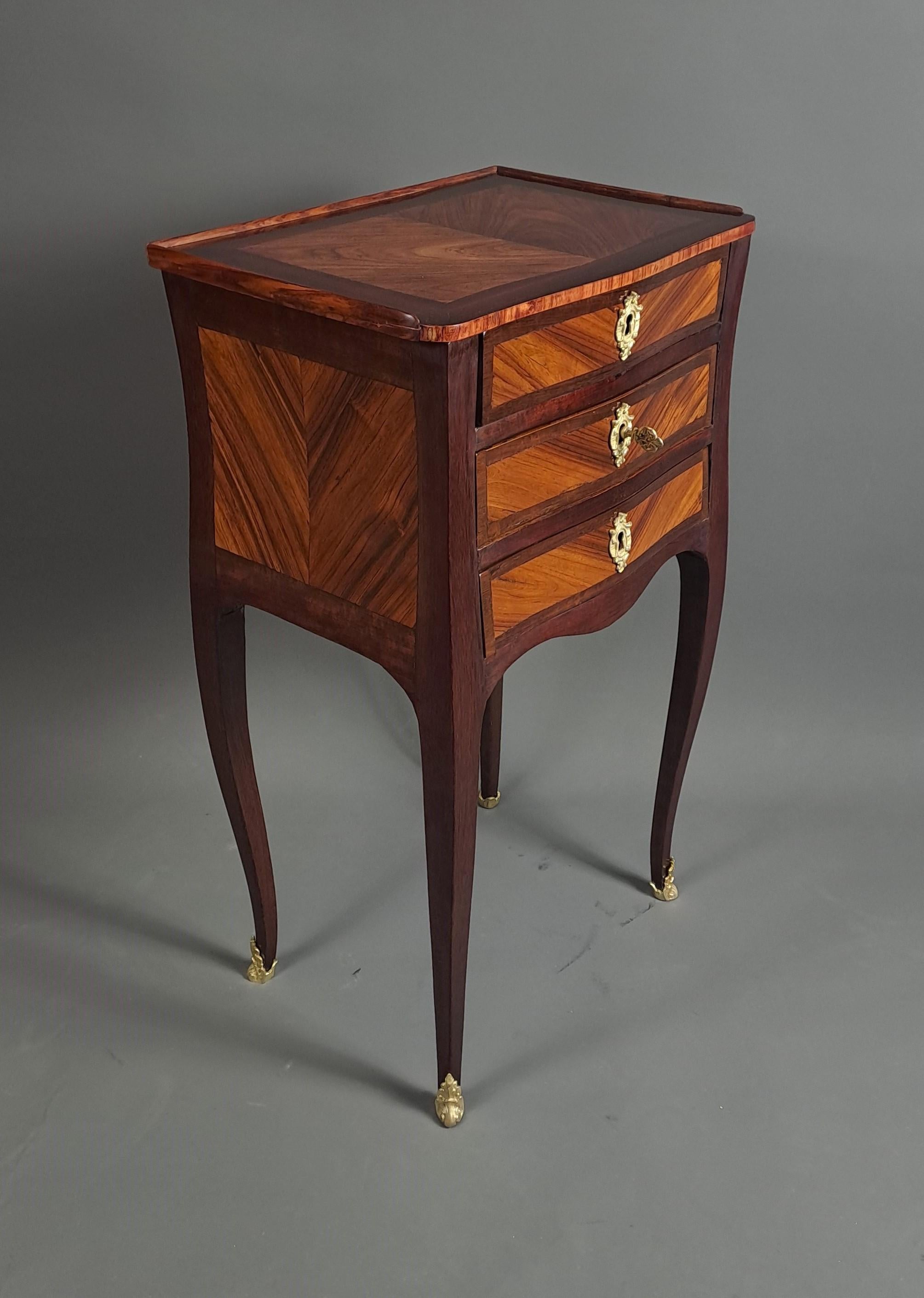 Table de salon Louis XV en bois de rose et Amaranth Bon état - En vente à BARSAC, FR
