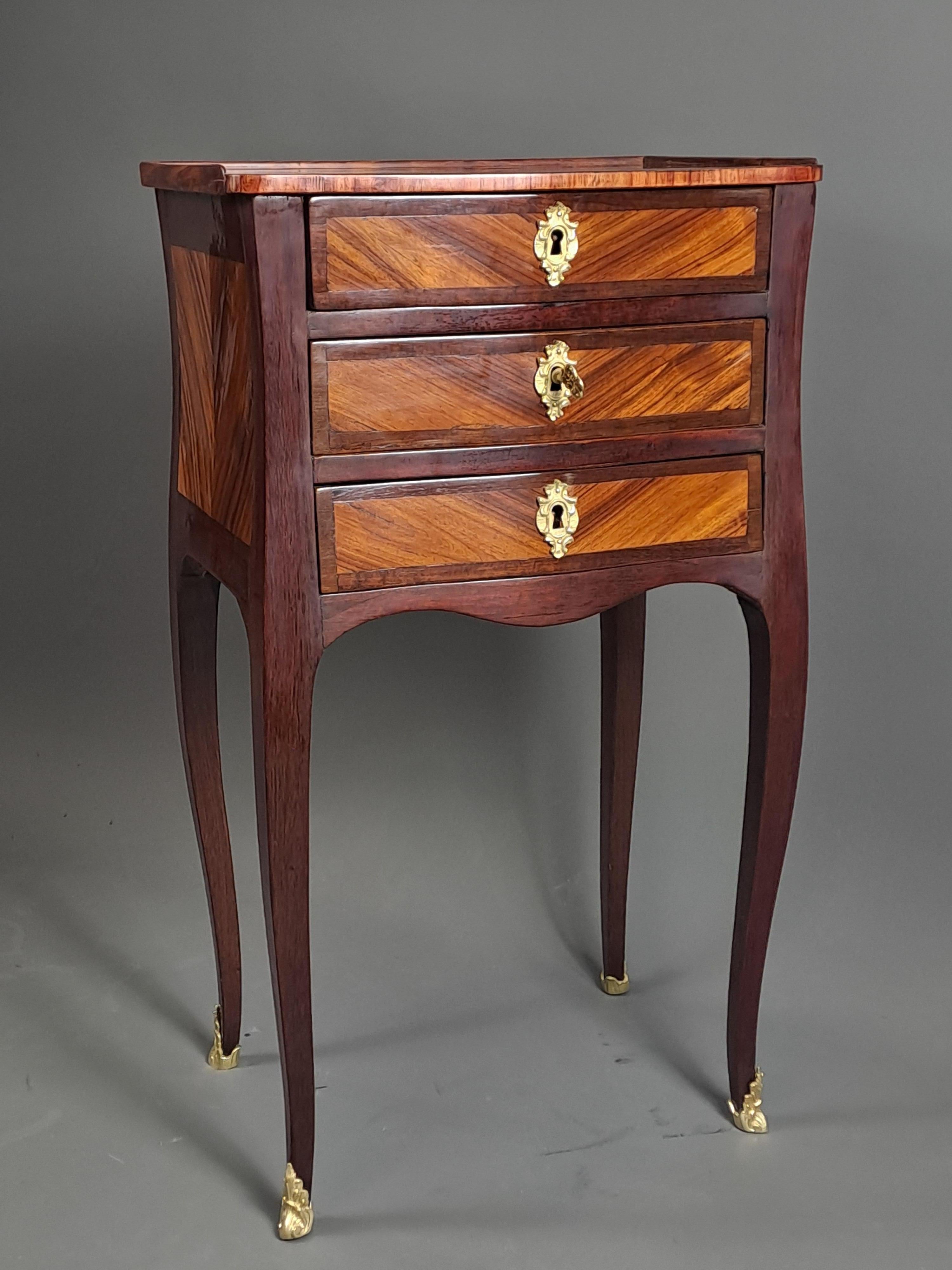 Table de salon Louis XV en bois de rose et Amaranth en vente 1