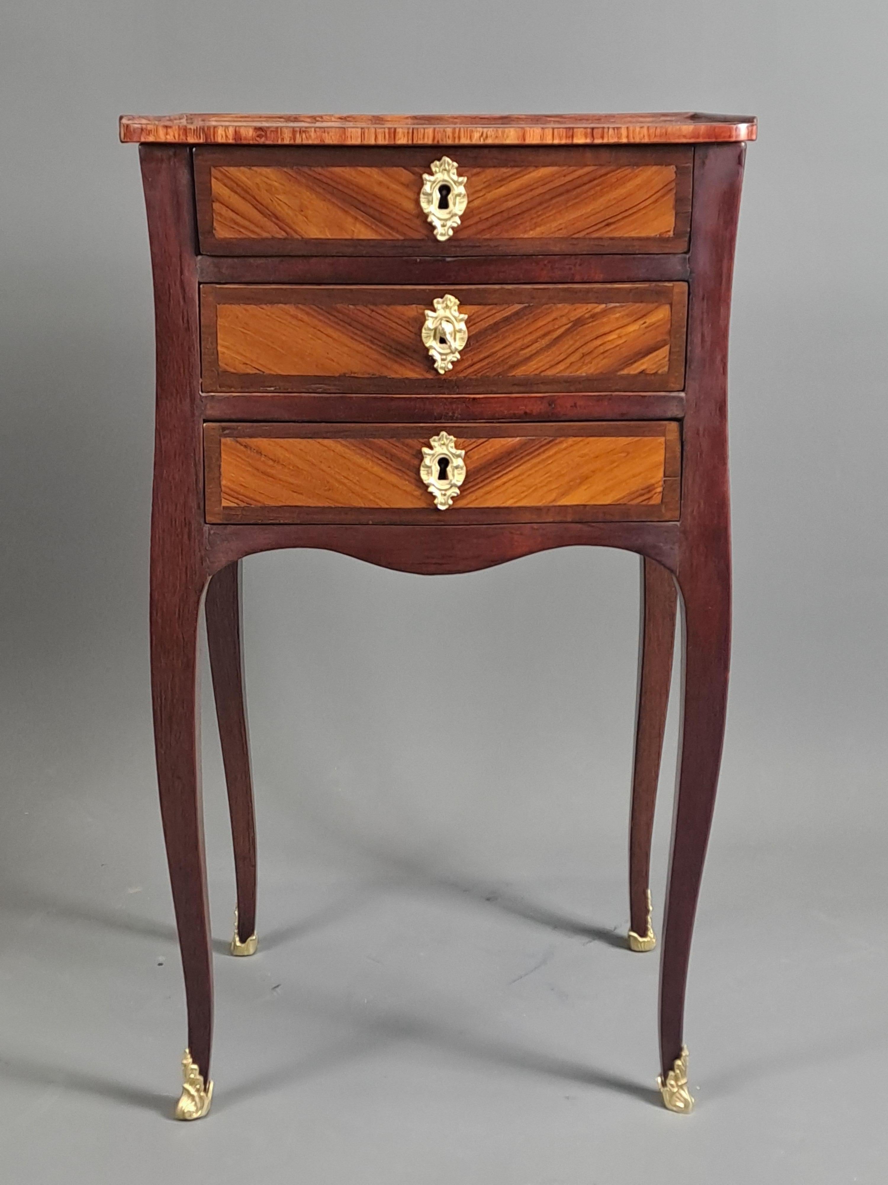 Table de salon Louis XV en bois de rose et Amaranth en vente 2