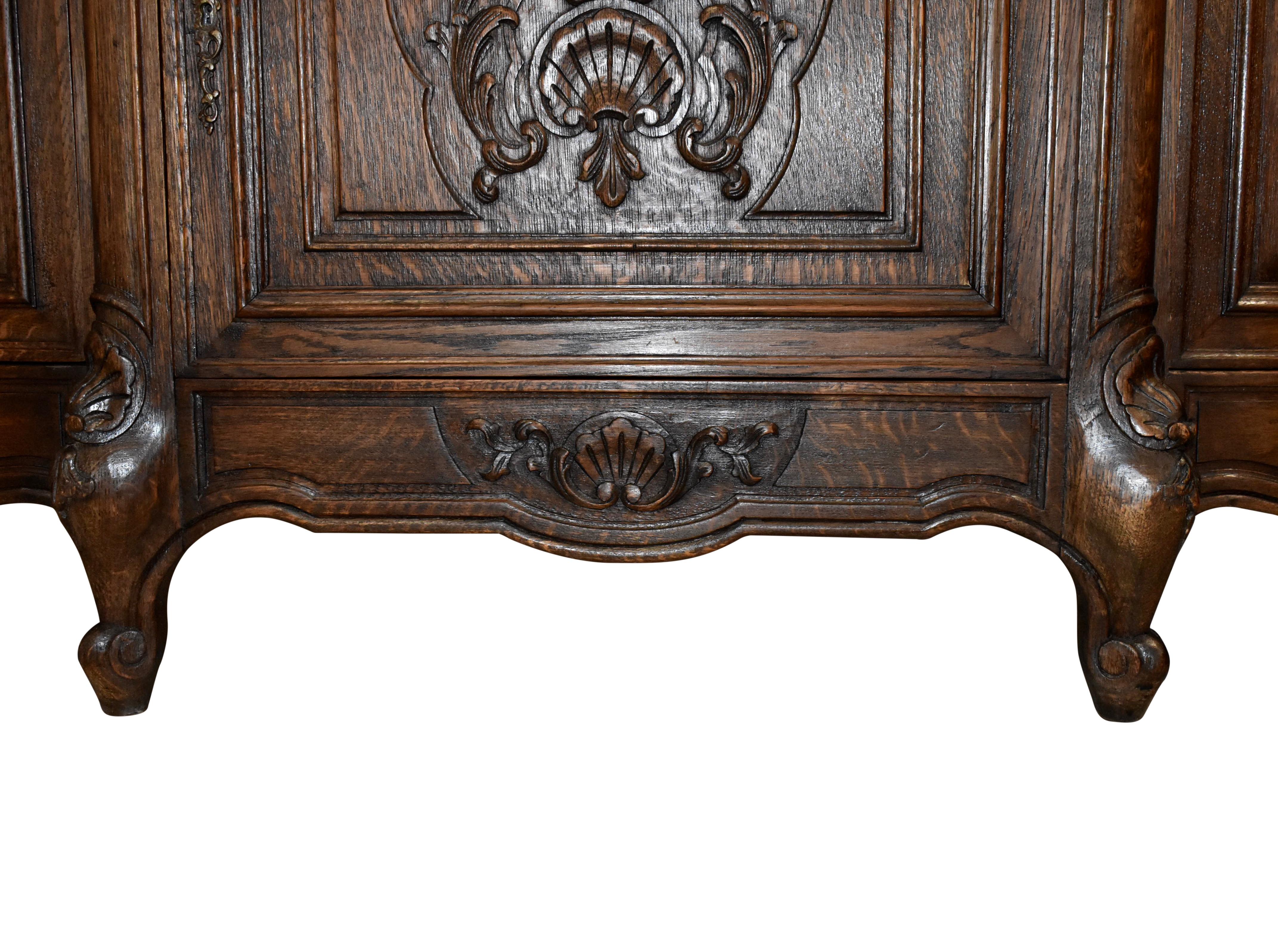 Louis XV Long Oak Breakfront Sideboard For Sale 5