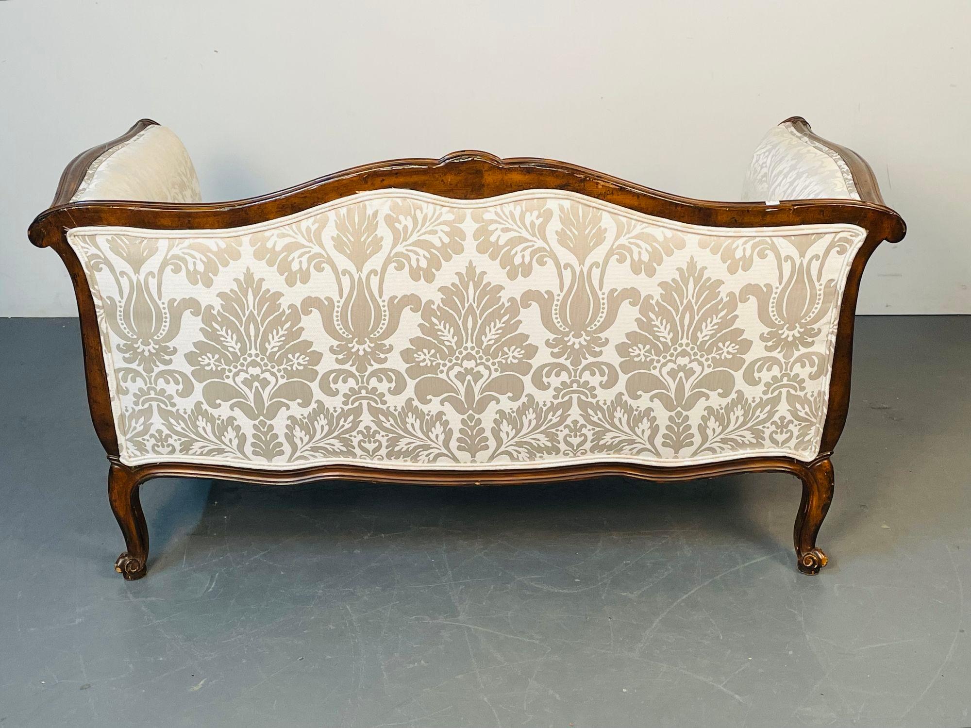 Louis XV Mahogany Carved Settee, Canape / Sofa, Floral Silk Upholstery For Sale 1