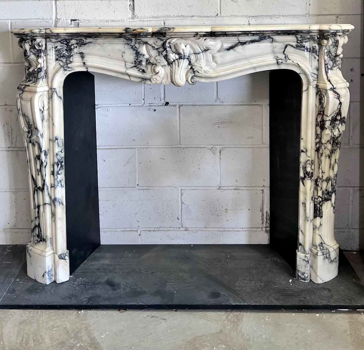 Louis XV Mantel in Paonazzo Marble In Excellent Condition In New York, NY