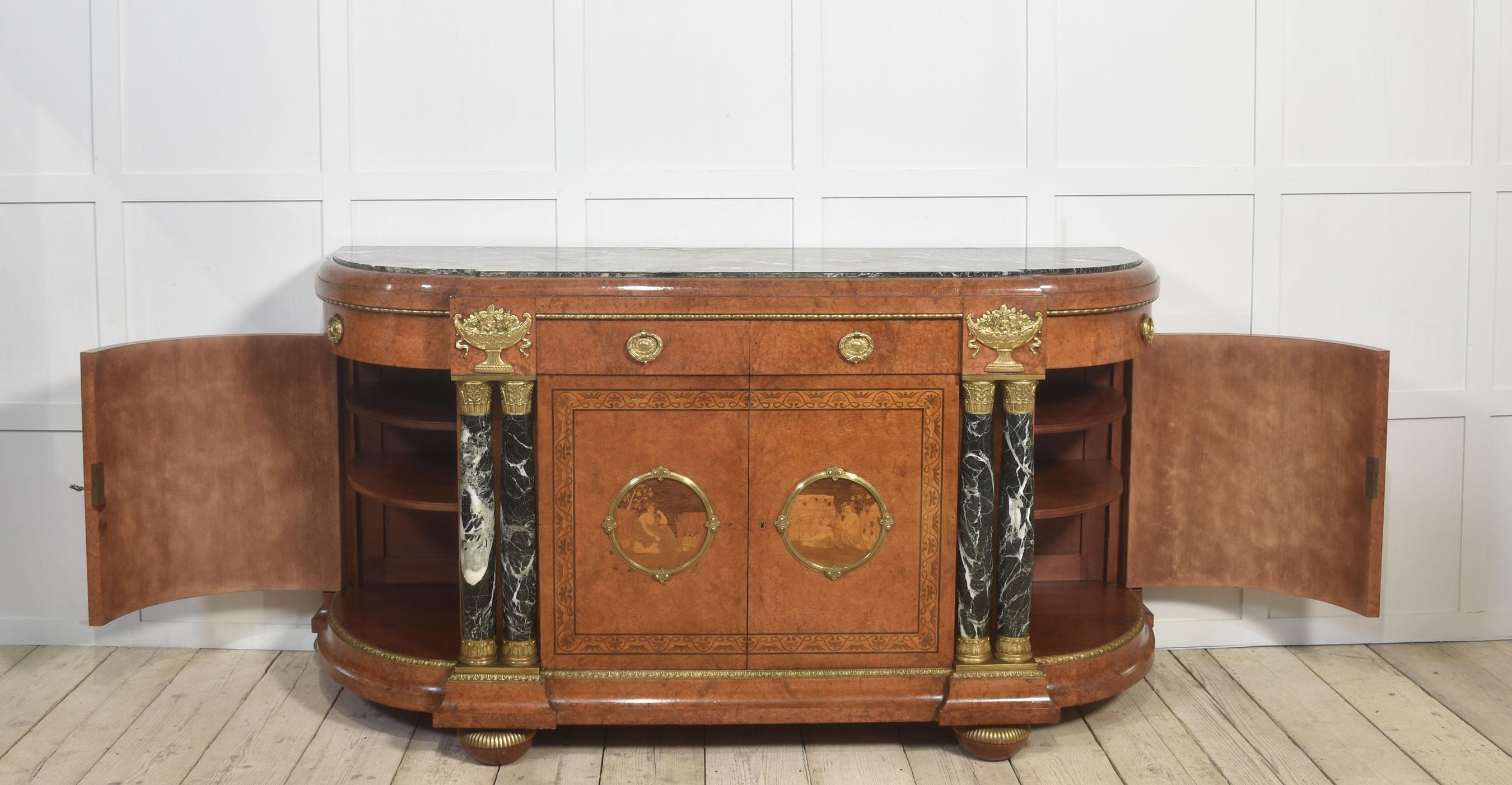 Credenza buffet in stile Luigi XV con ripiano in marmo in vendita 4