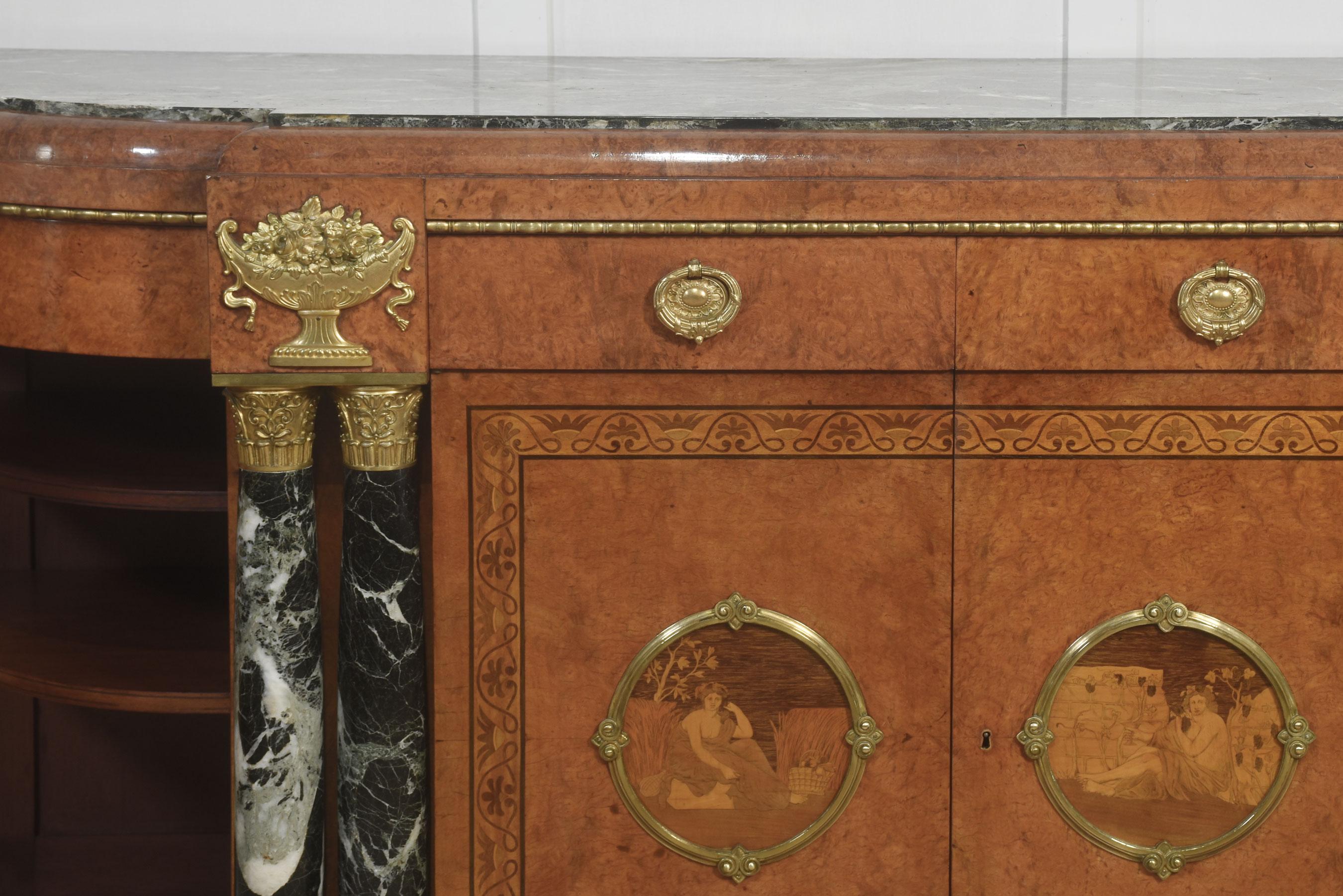 Credenza buffet in stile Luigi XV con ripiano in marmo in vendita 5
