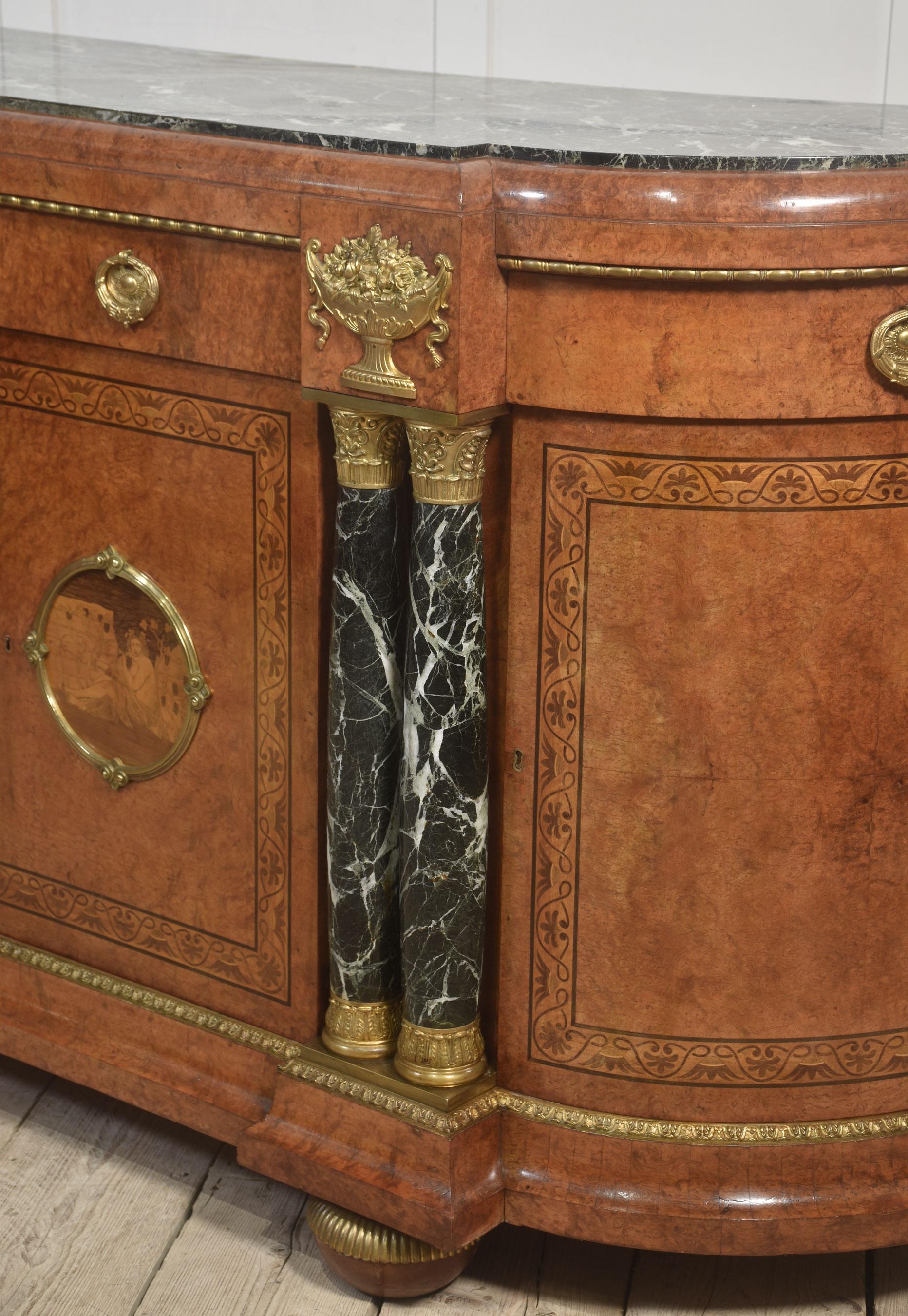 Credenza buffet in stile Luigi XV con ripiano in marmo in vendita 7
